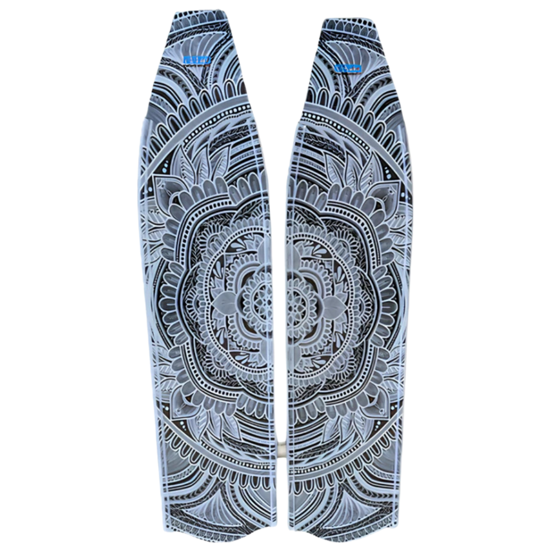 ▲PENETRATOR 彩繪碳纖維蛙鞋板-白色曼陀羅