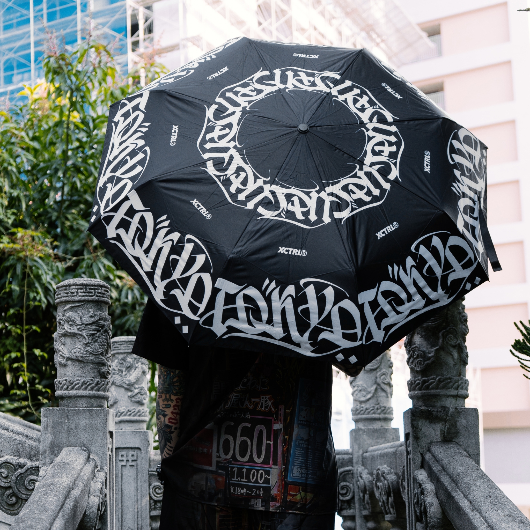 XCTRL 東京塗鴉字自動雨傘-黑(23吋)