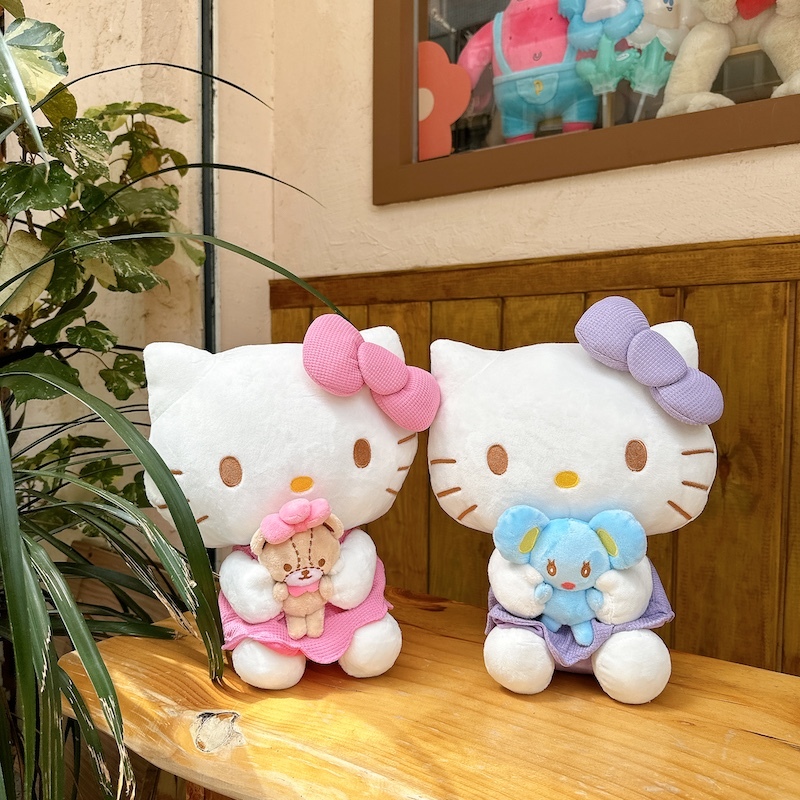《05223》HelloKitty抱小動物玩偶/12吋