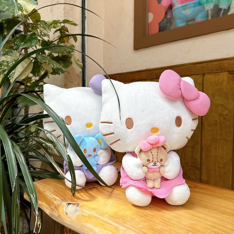 《05223》HelloKitty抱小動物玩偶/12吋