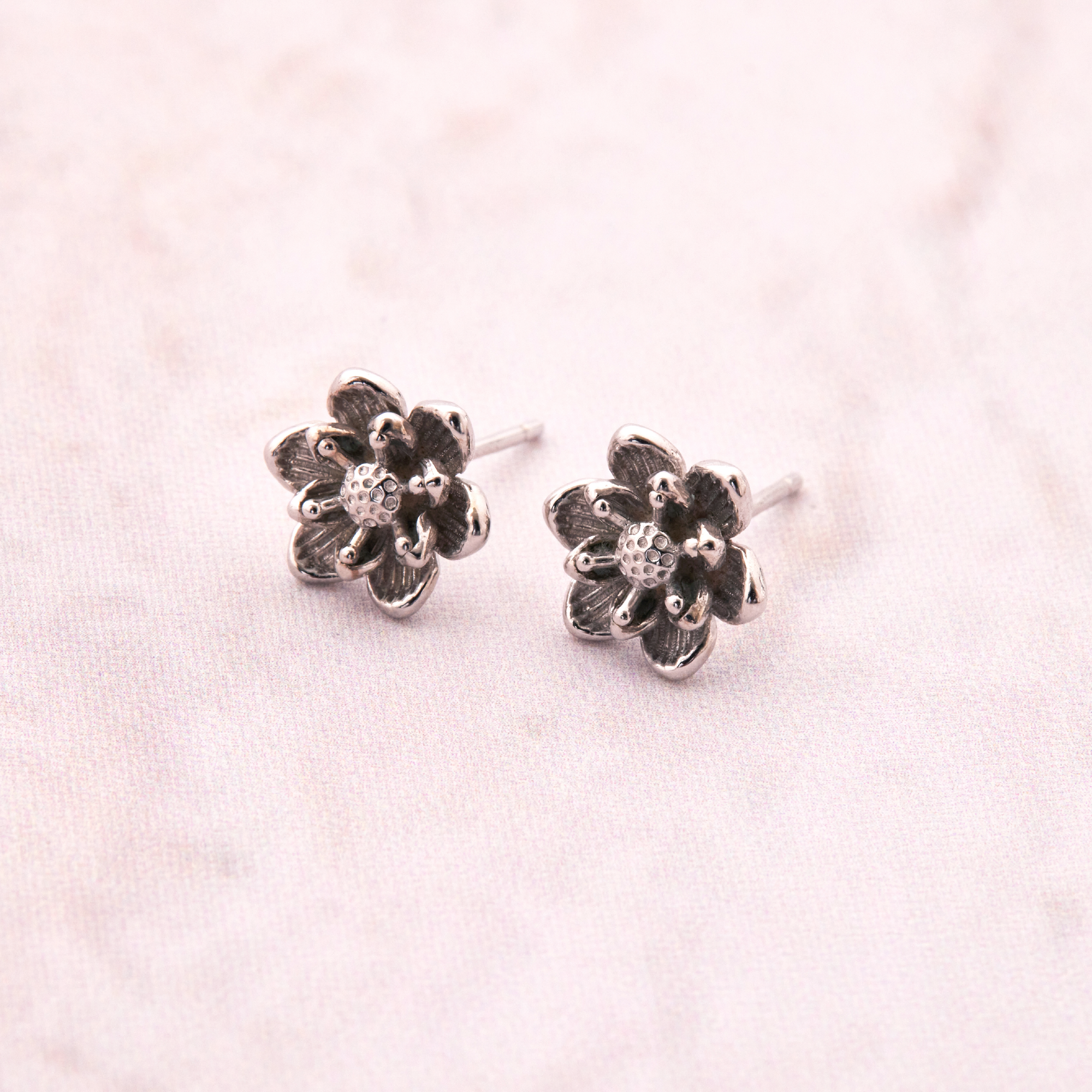 E2074  |  純銀花朵耳環