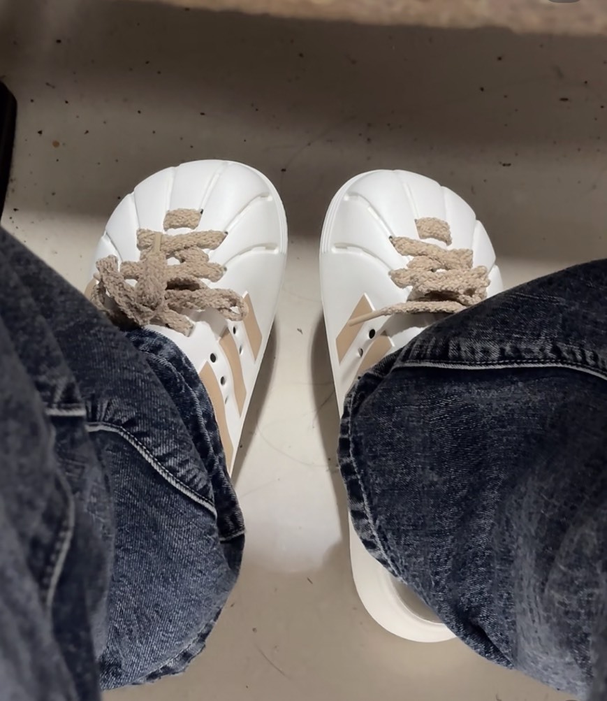 【預購】ADIDAS ADILETTE CLOGS 洞洞鞋防水穆勒鞋 杏 JQ2117