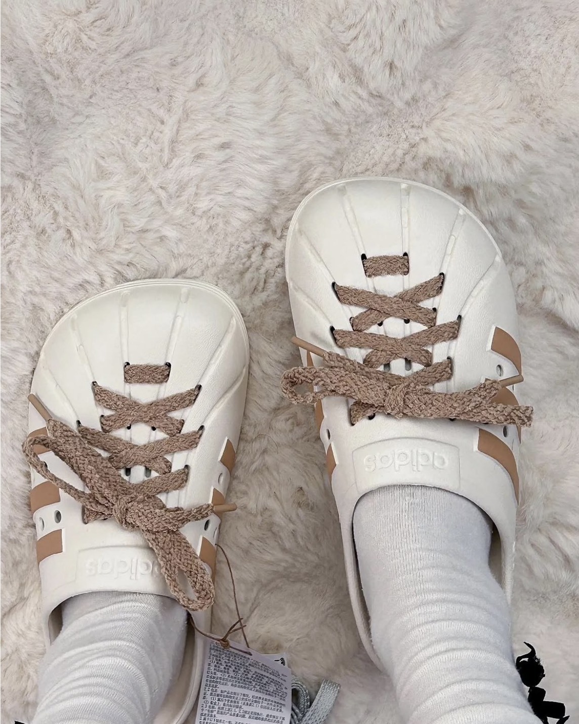 【預購】ADIDAS ADILETTE CLOGS 洞洞鞋防水穆勒鞋 杏 JQ2117