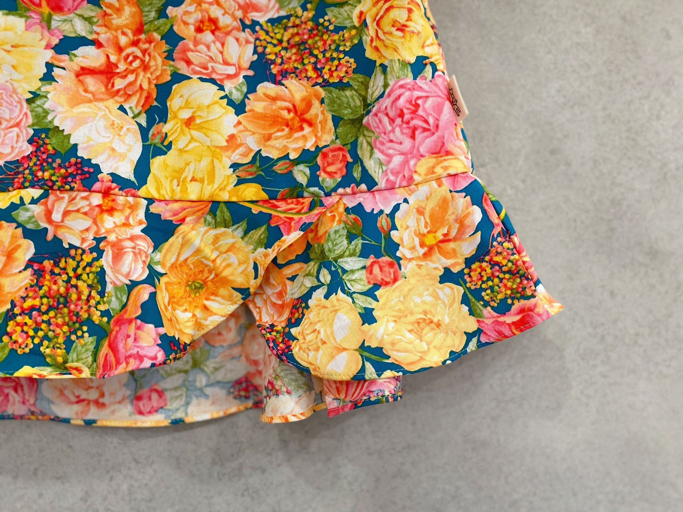 藍綠底粉橘牡丹 媽咪波浪連褲短裙(M)