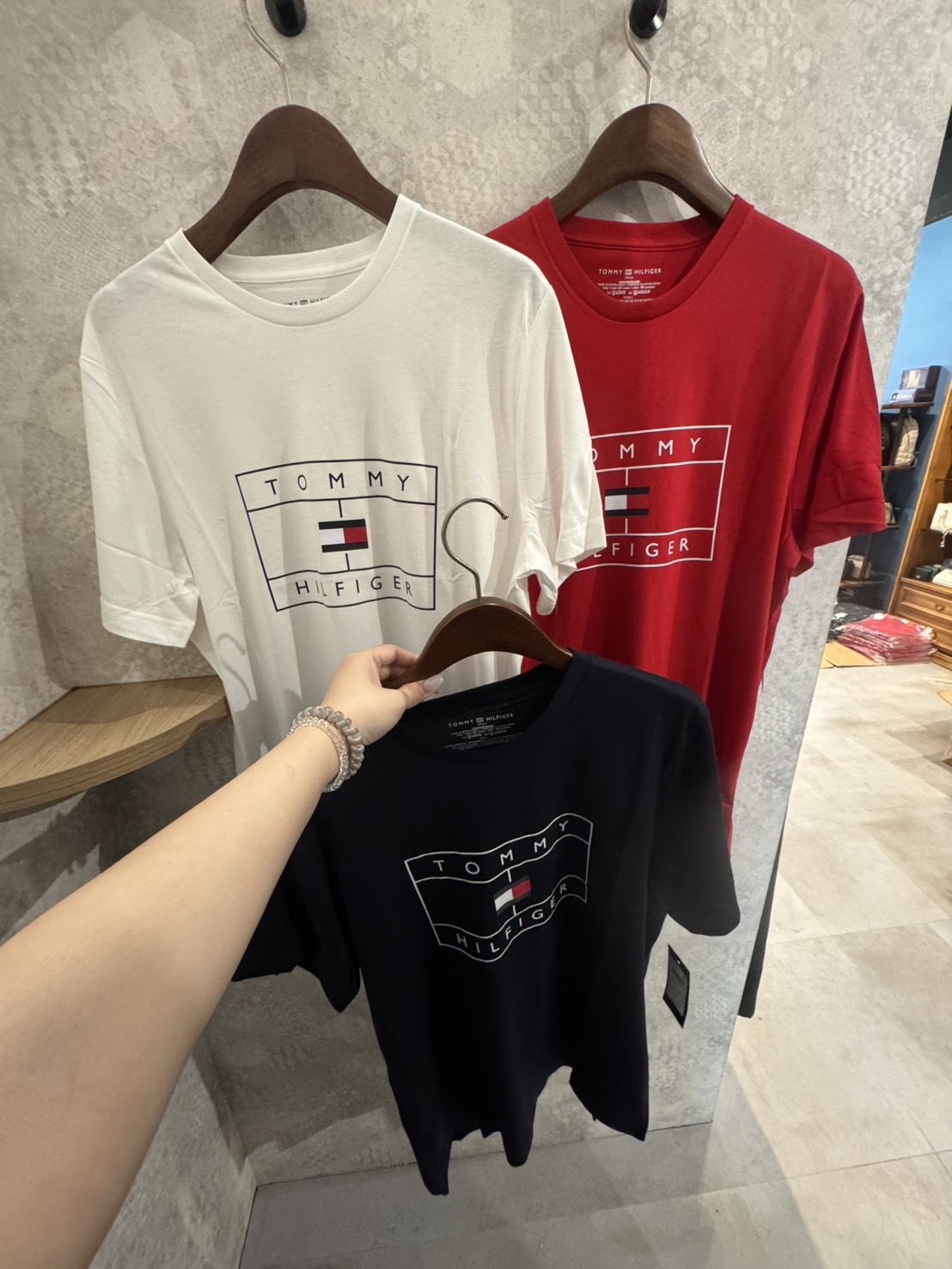 Tommy Hilfiger 線條大國旗 短袖上衣 短T