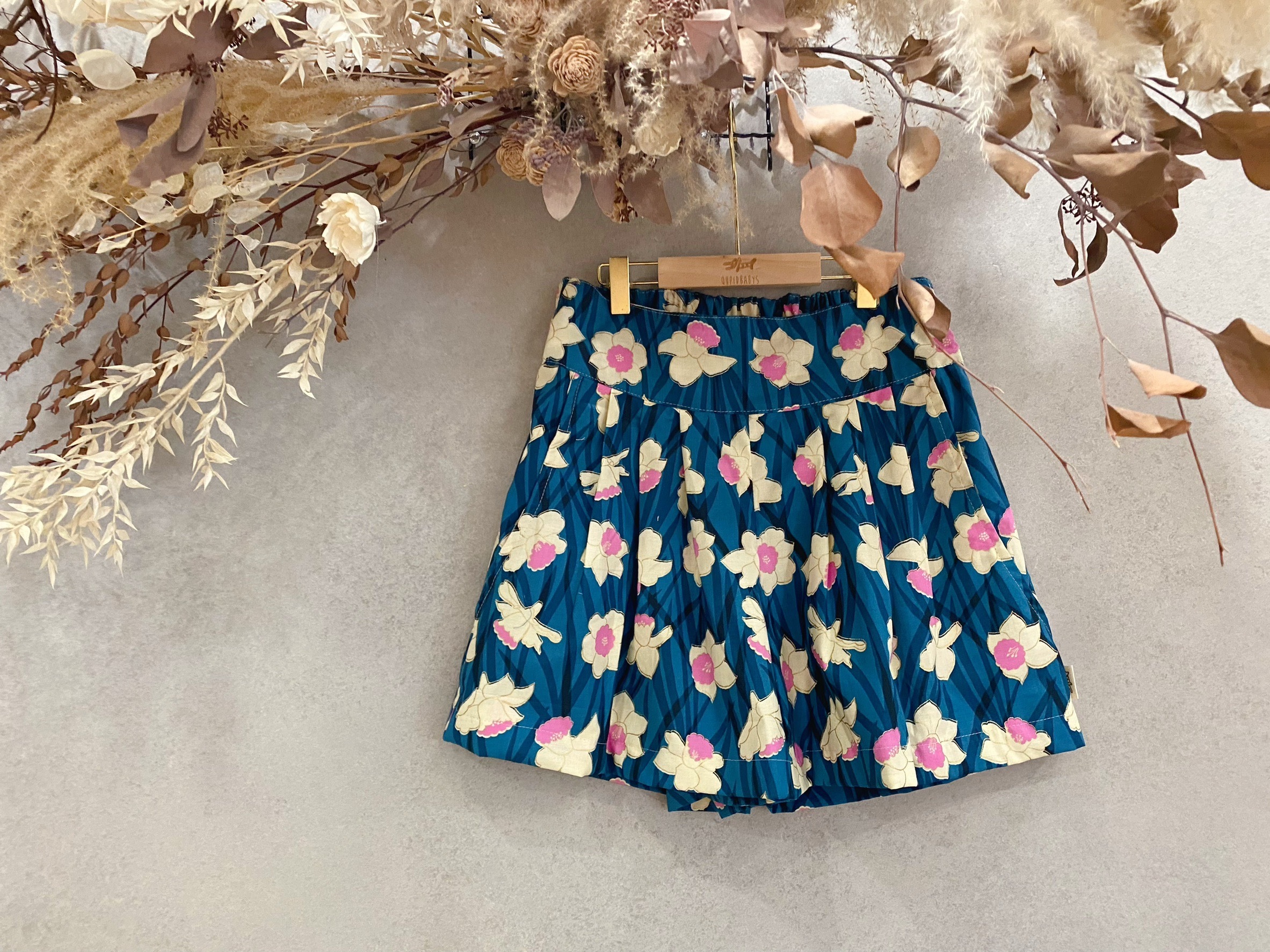 藍底燙金白花 媽咪美腿高腰短褲