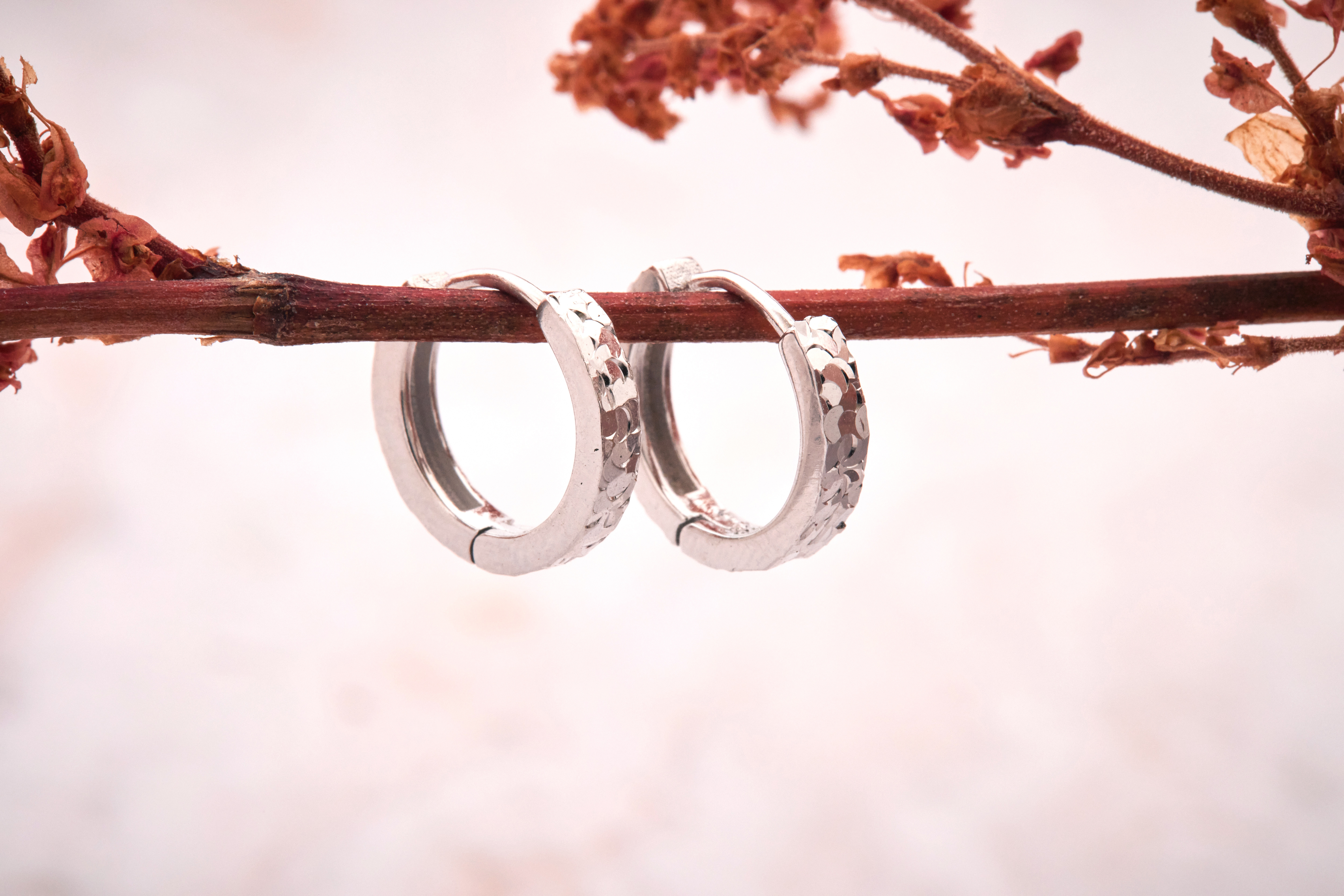 E2142  |  純銀切割亮面壓扣耳環