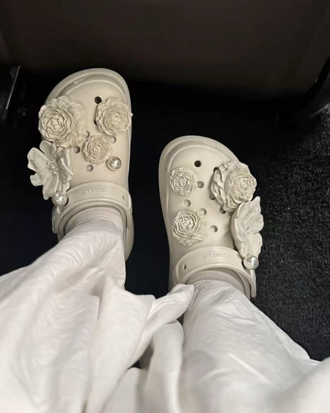 【預購】CROCS BOUQUET CRUSH CLOG 花束洞洞鞋 泡芙款 亞麻 2114480HZ