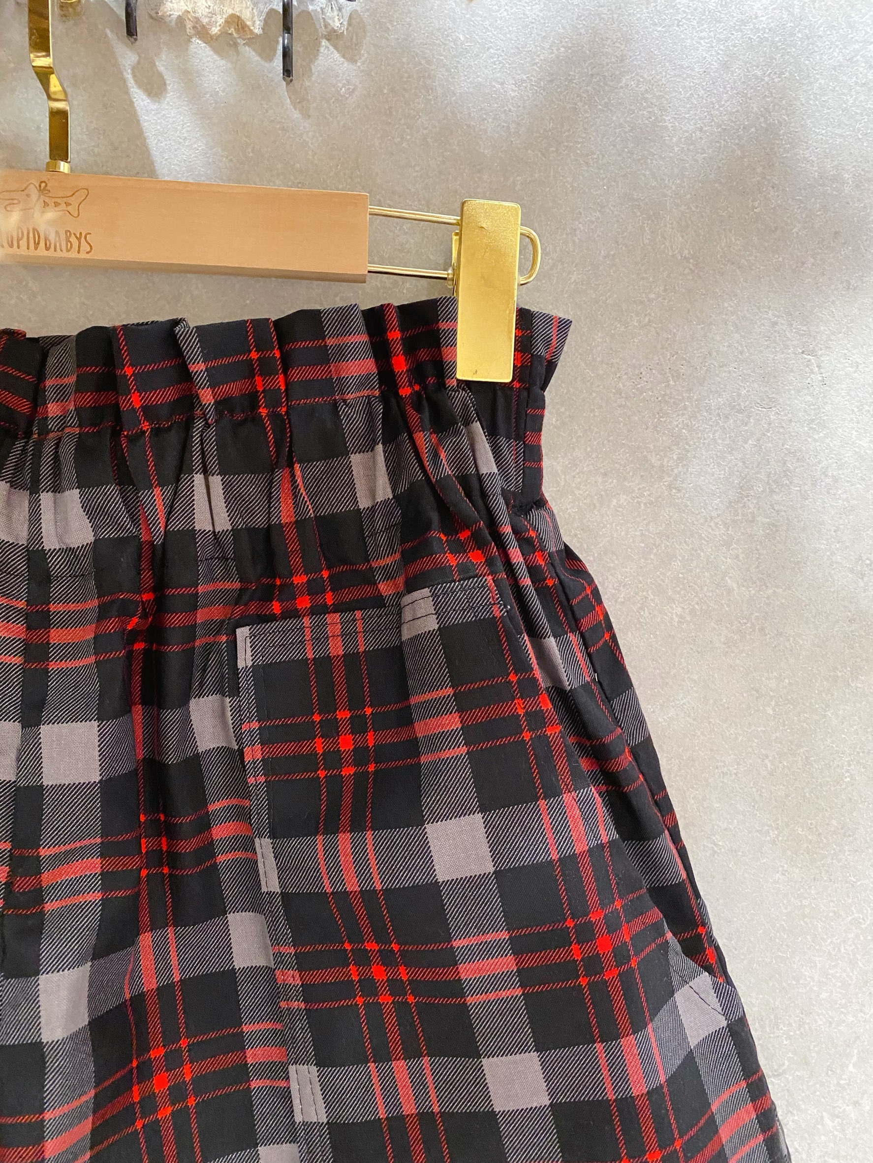 黑紅格紋 媽咪波浪短褲(M)