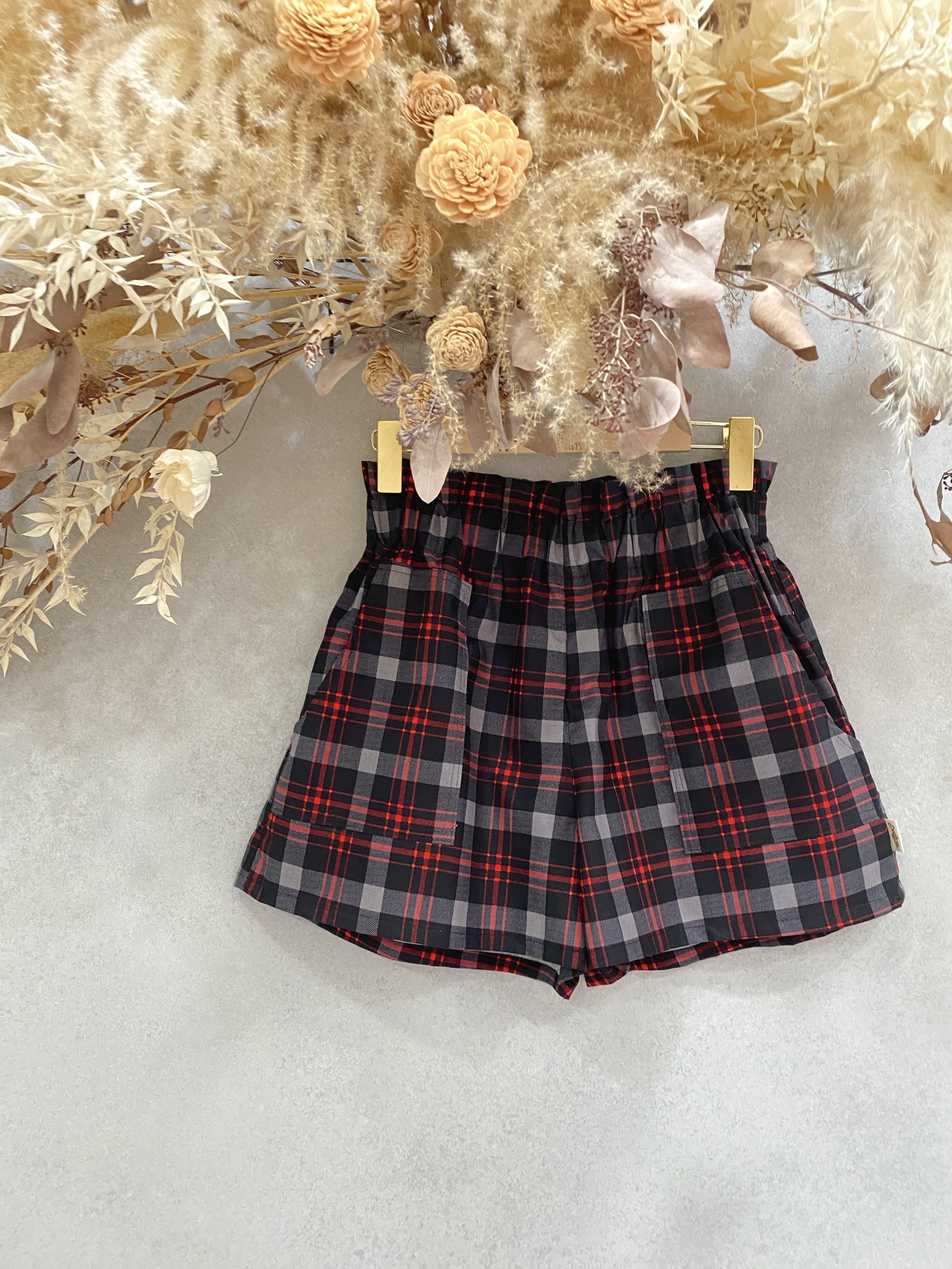黑紅格紋 媽咪波浪短褲(M)