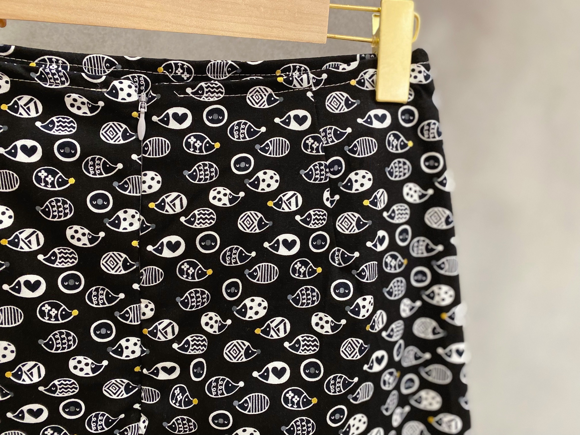 黑燙金刺蝟 媽咪蝴蝶結連褲短裙(XS)