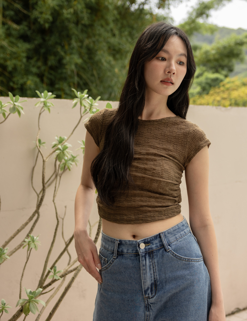 小花抓皺透膚短上衣（棕綠色/2尺寸）