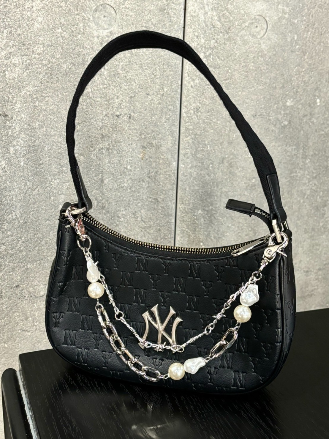 MLB MONOGRAM系列 壓紋腋下包