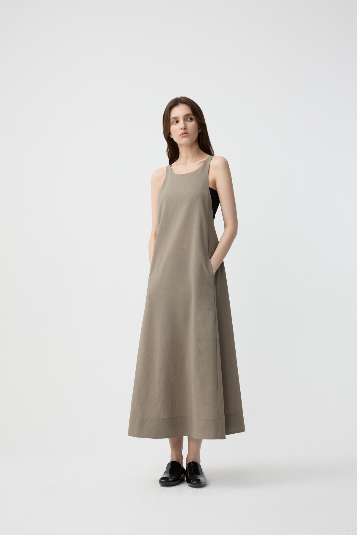 CROSS 交叉露背洋裝 女（橄欖綠）