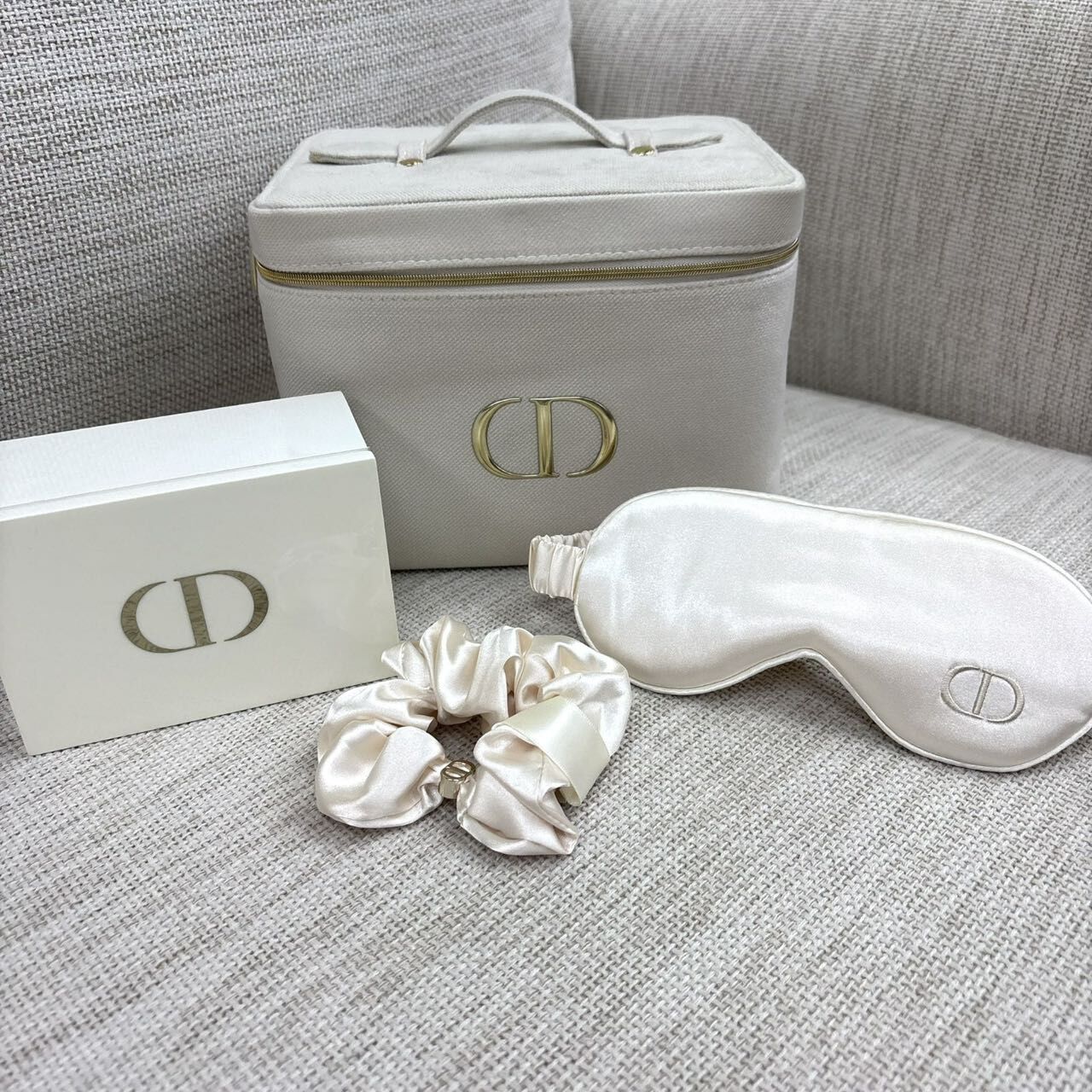 DI100  2️⃣0️⃣套🔥🔥 化妝袋箱 套裝-M預訂兩星期