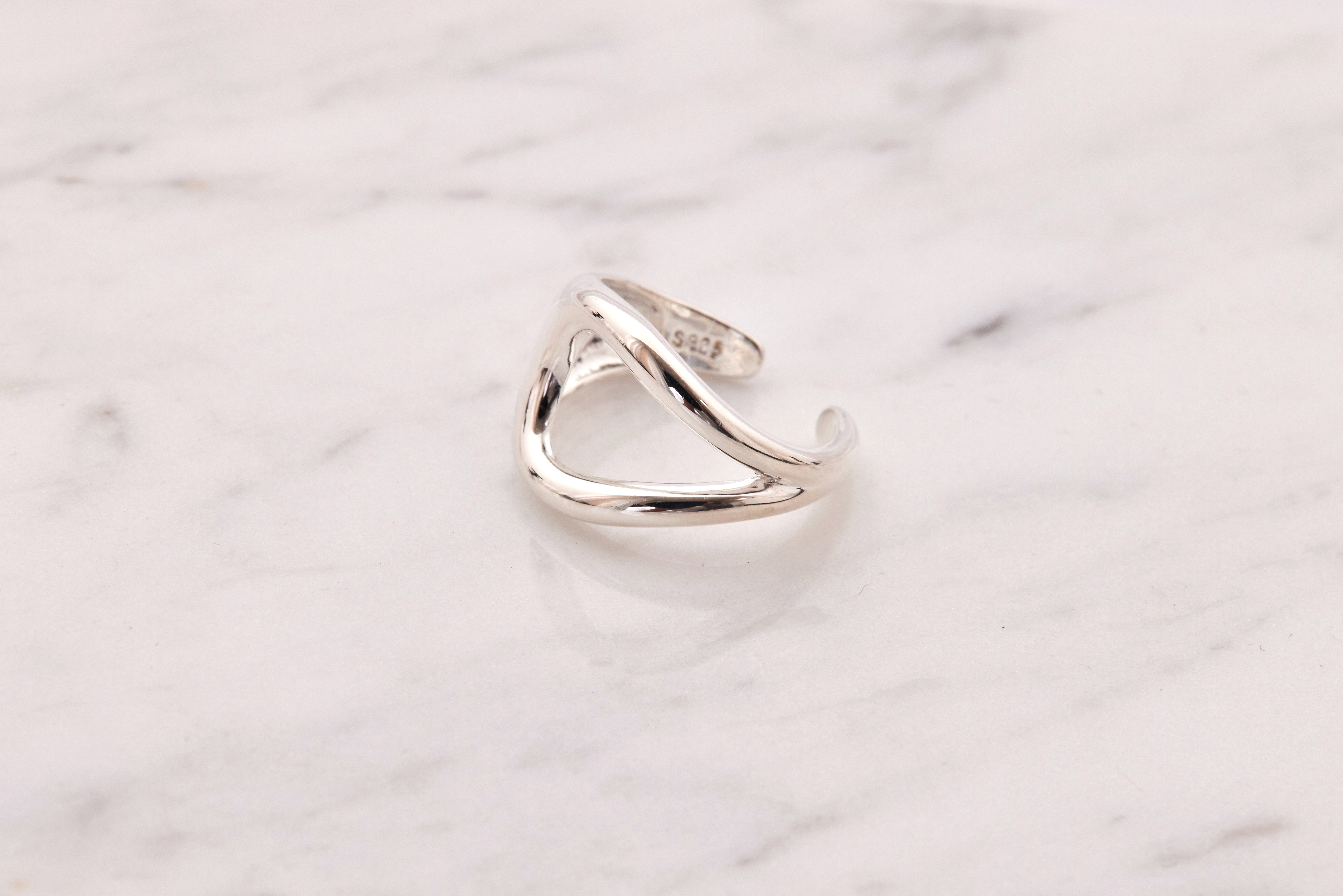 R911 | 純銀半簍空戒指