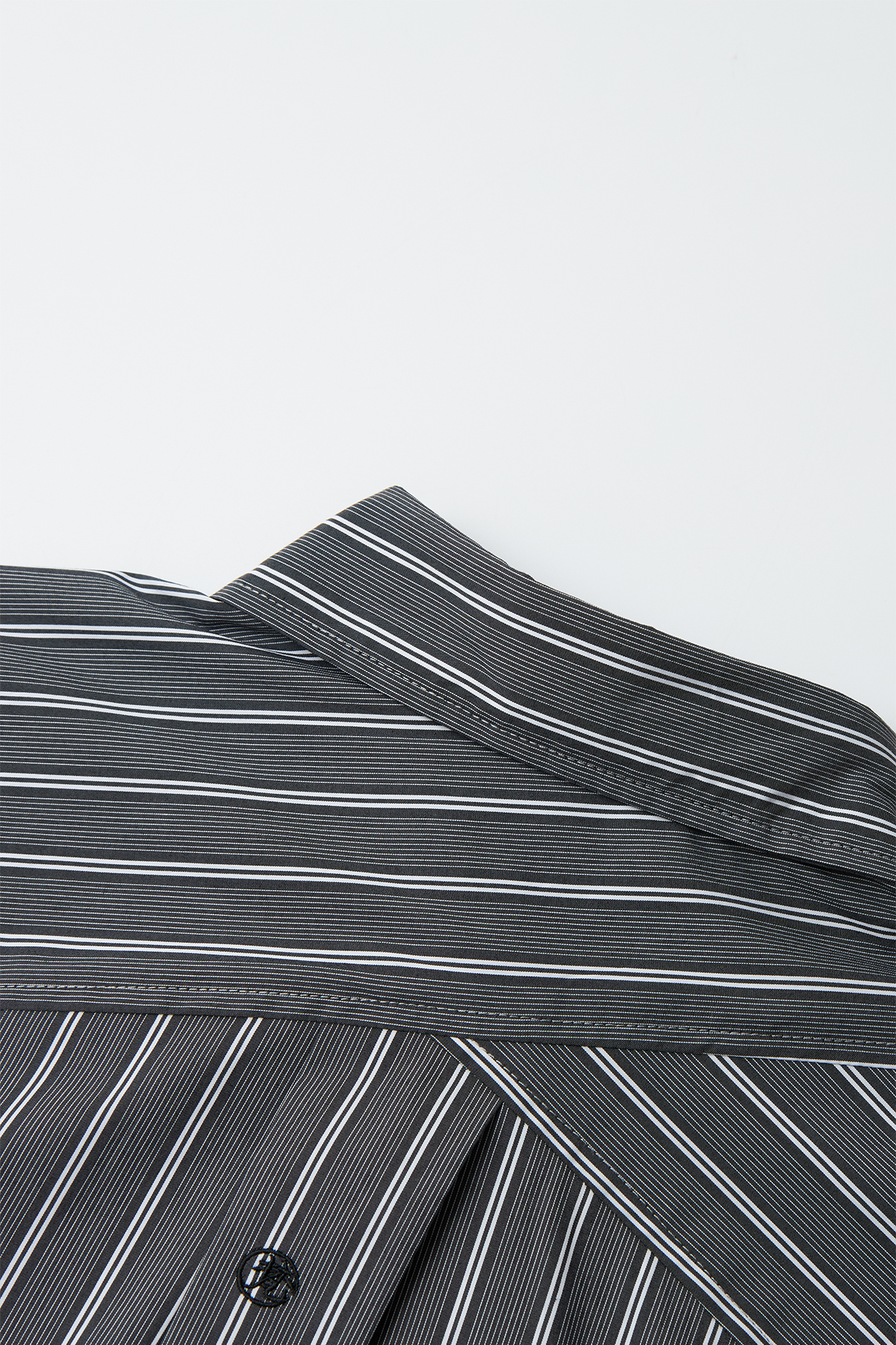 FUMBLE 灰間條子裇衫