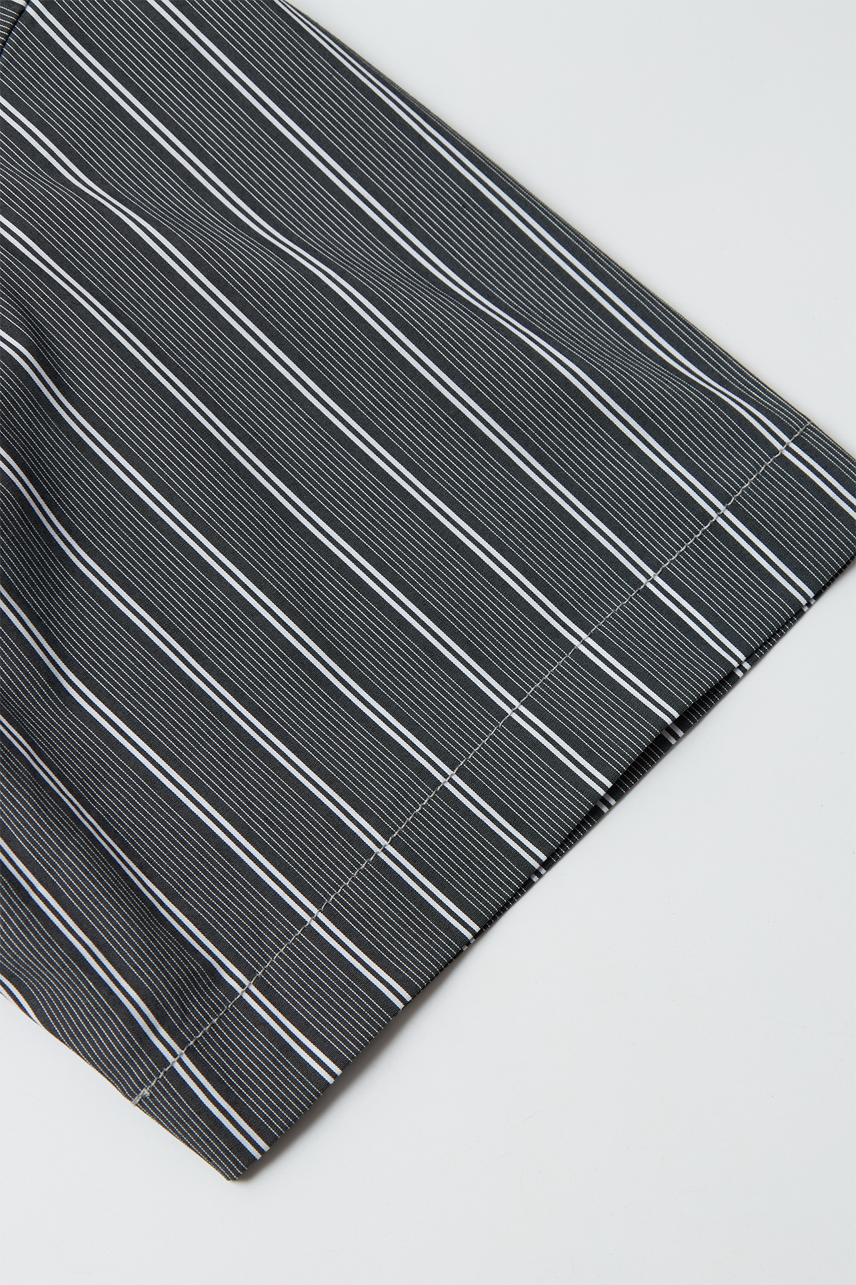 FUMBLE 灰間條子裇衫