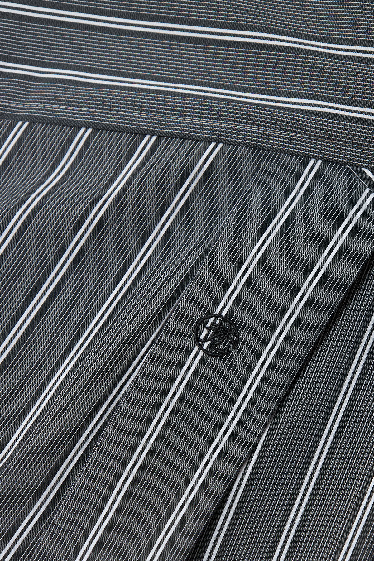 FUMBLE 灰間條子裇衫