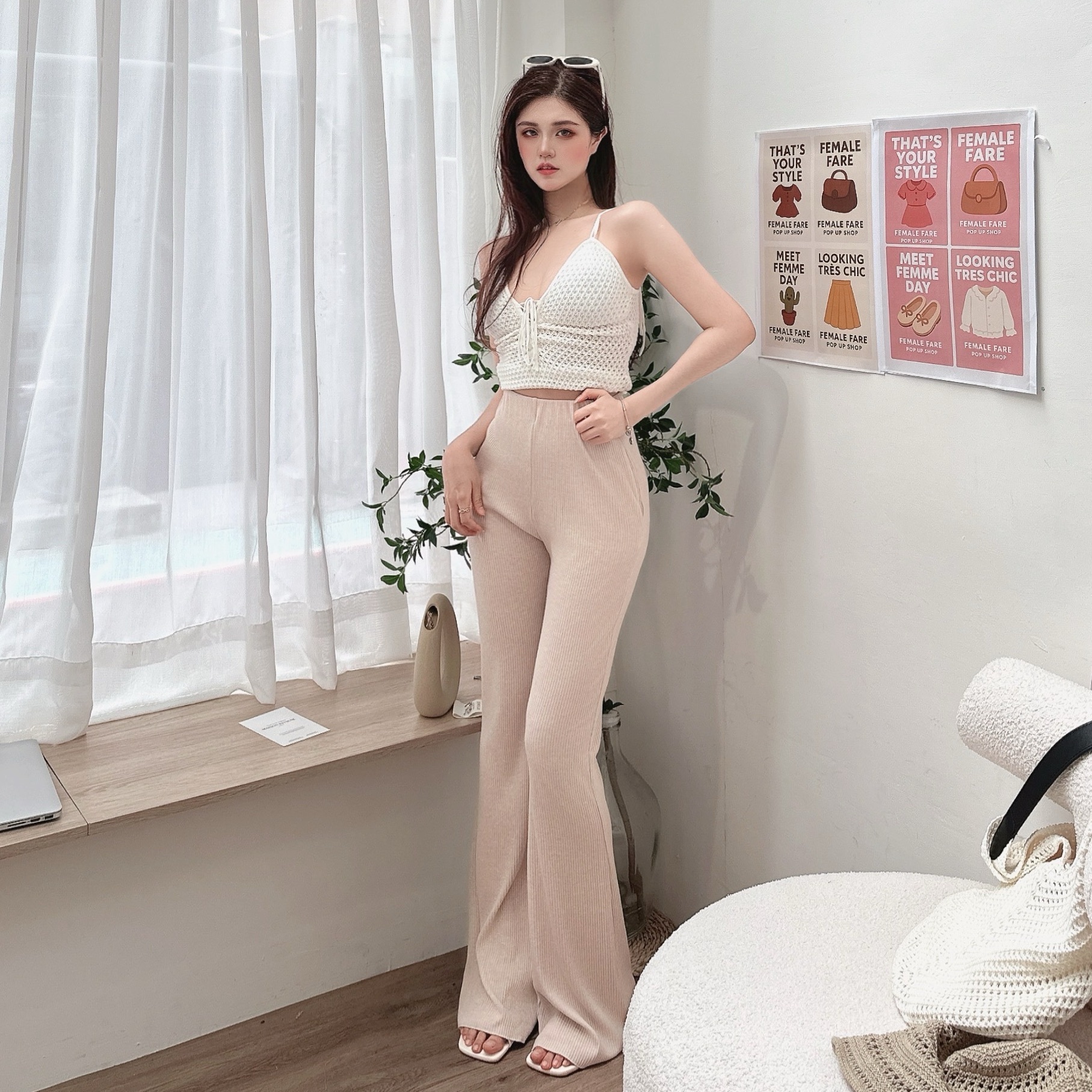 木耳邊激瘦長腿喇叭褲/三色