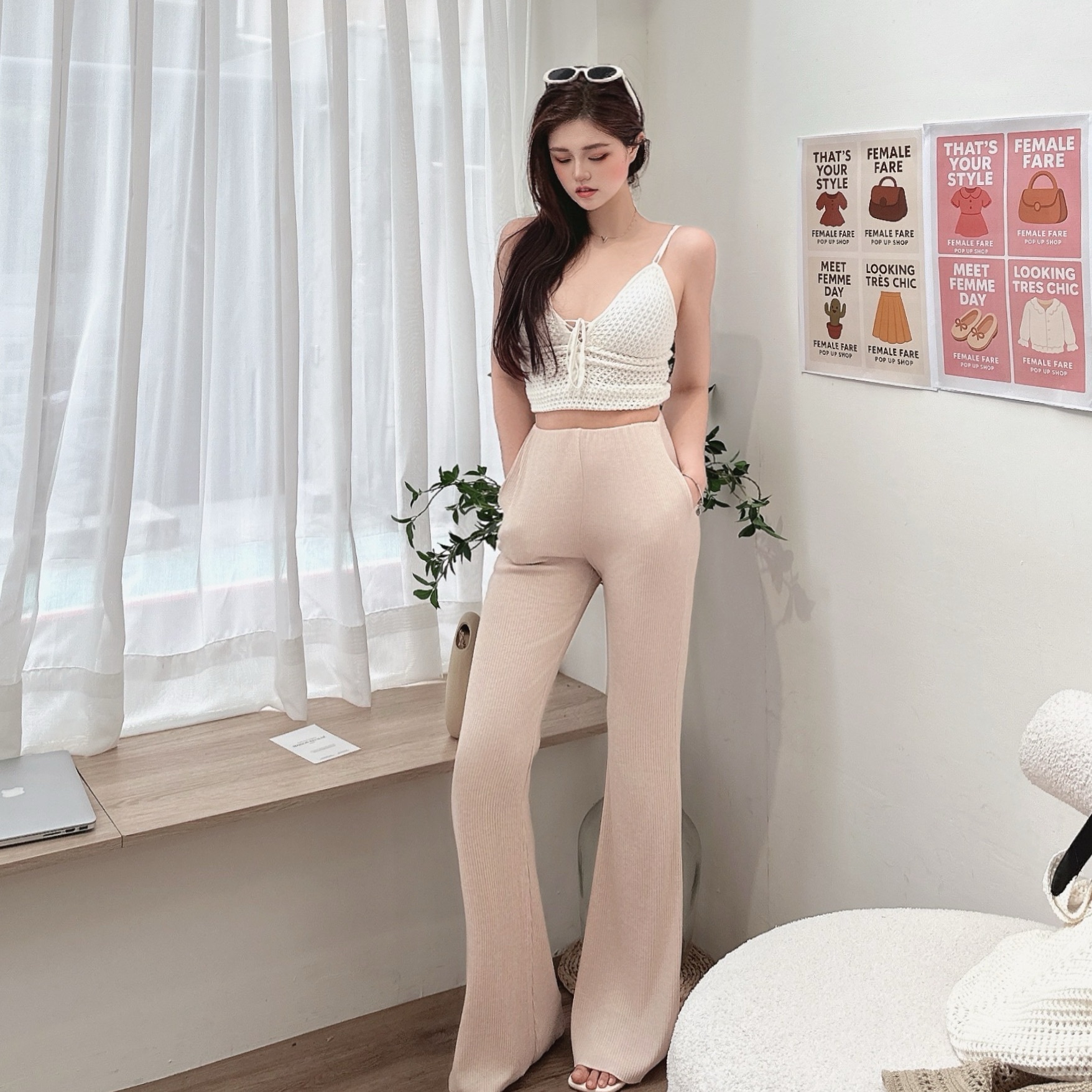 木耳邊激瘦長腿喇叭褲/三色