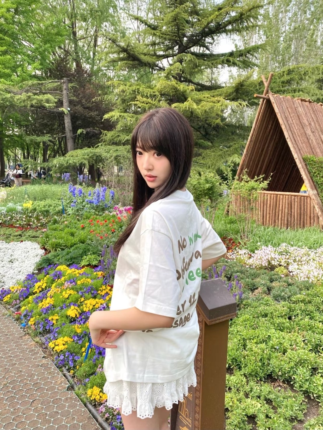 BONELESS 手寫跳色字體LOGO