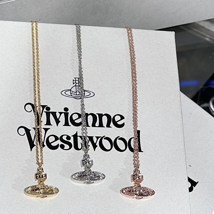Vivienne Westwood  Pina Small Bas Relief ネックレス VIVIENNE WESTWOOD PINA SMALL BAS RELIEF PENDANT - SILVE