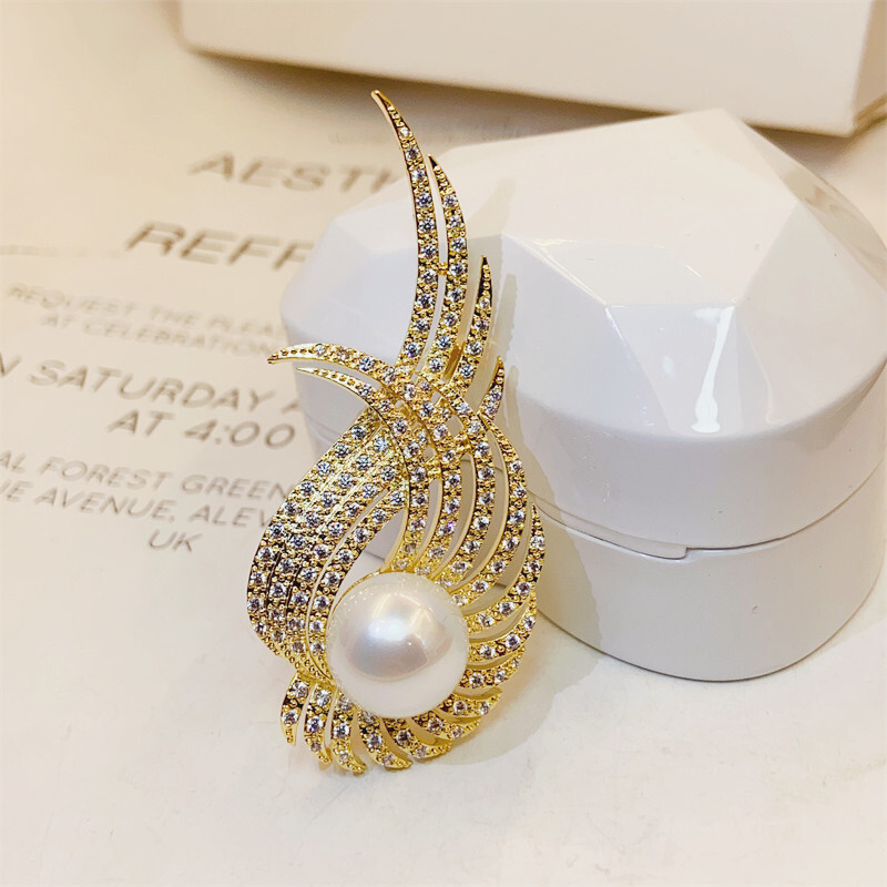 珍珠鑲鑽翅膀胸針