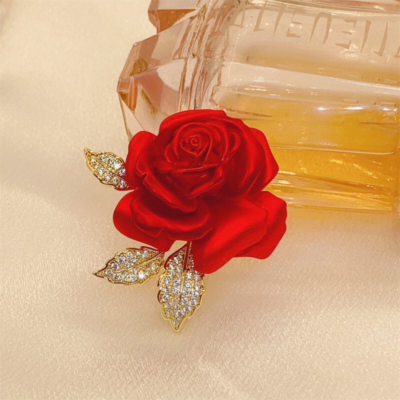 碎鑽紅玫瑰胸針