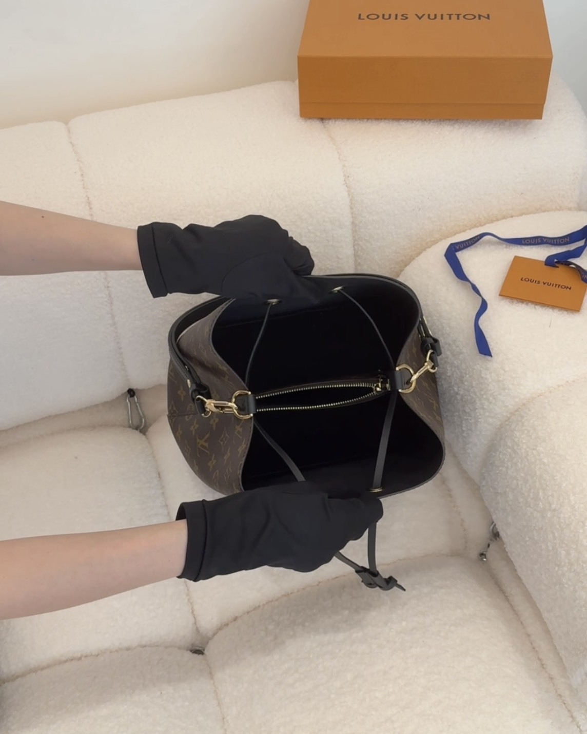 LV｜NÉONOÉ MM  黑色老花水桶包 M44020