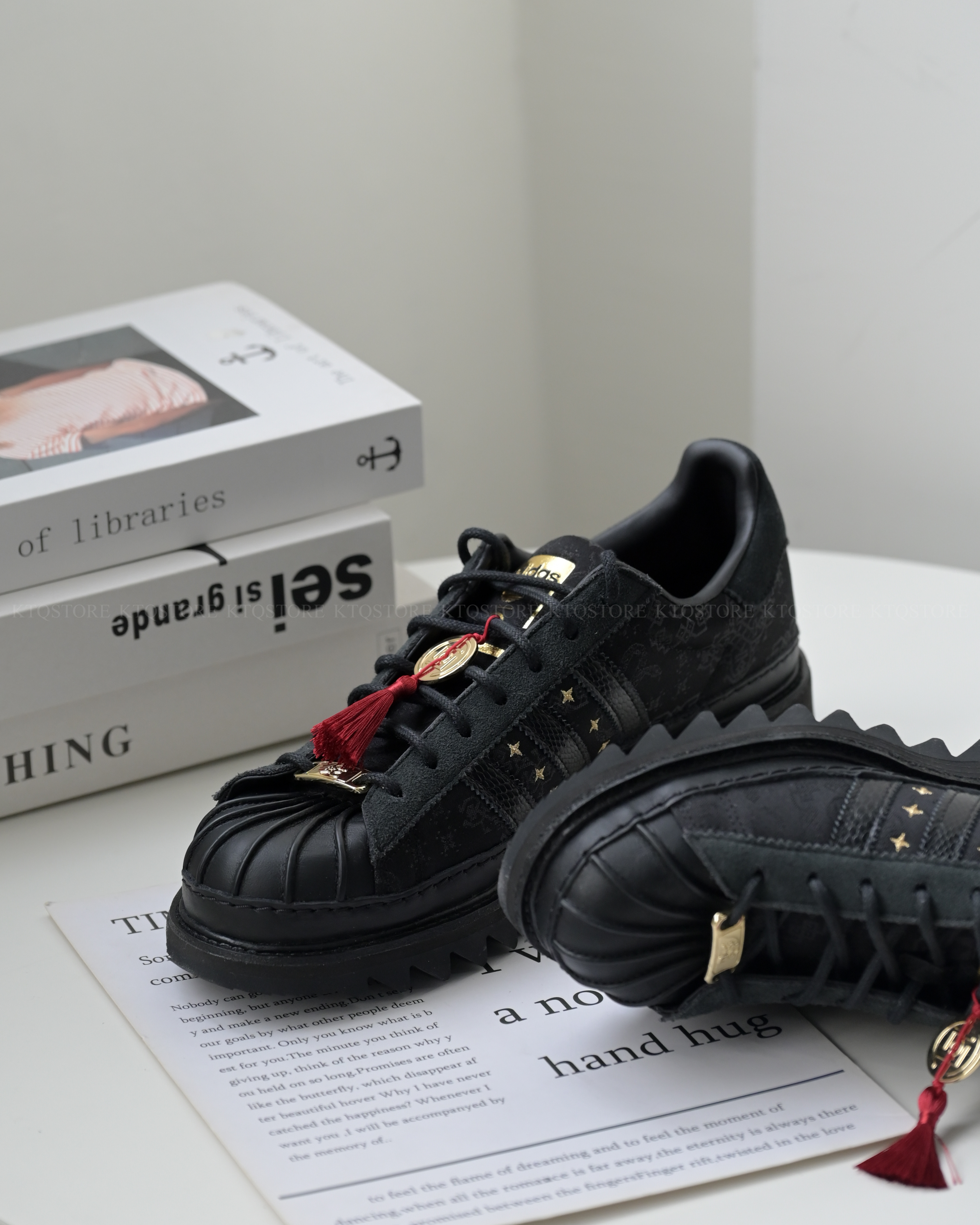KTQ STORE ‧ clot x adidas originals superstar cny 蛇年限定 紳士鞋 鋸齒鞋 黑金 貝殼頭 JR5114