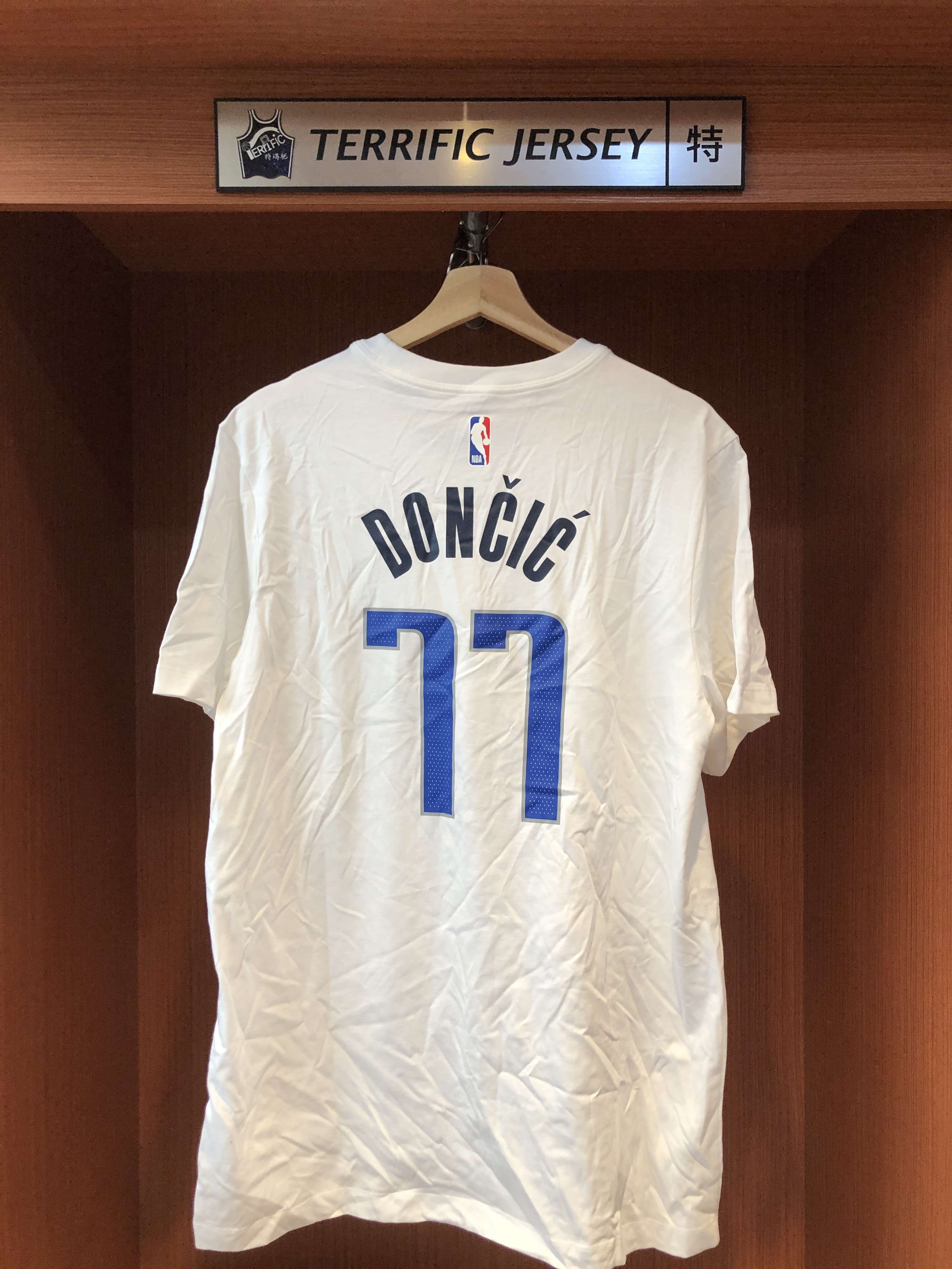 NBA短袖 Luka Doncic 達拉斯小牛白 Association Nike Player Name Tee 棉質短袖 全新