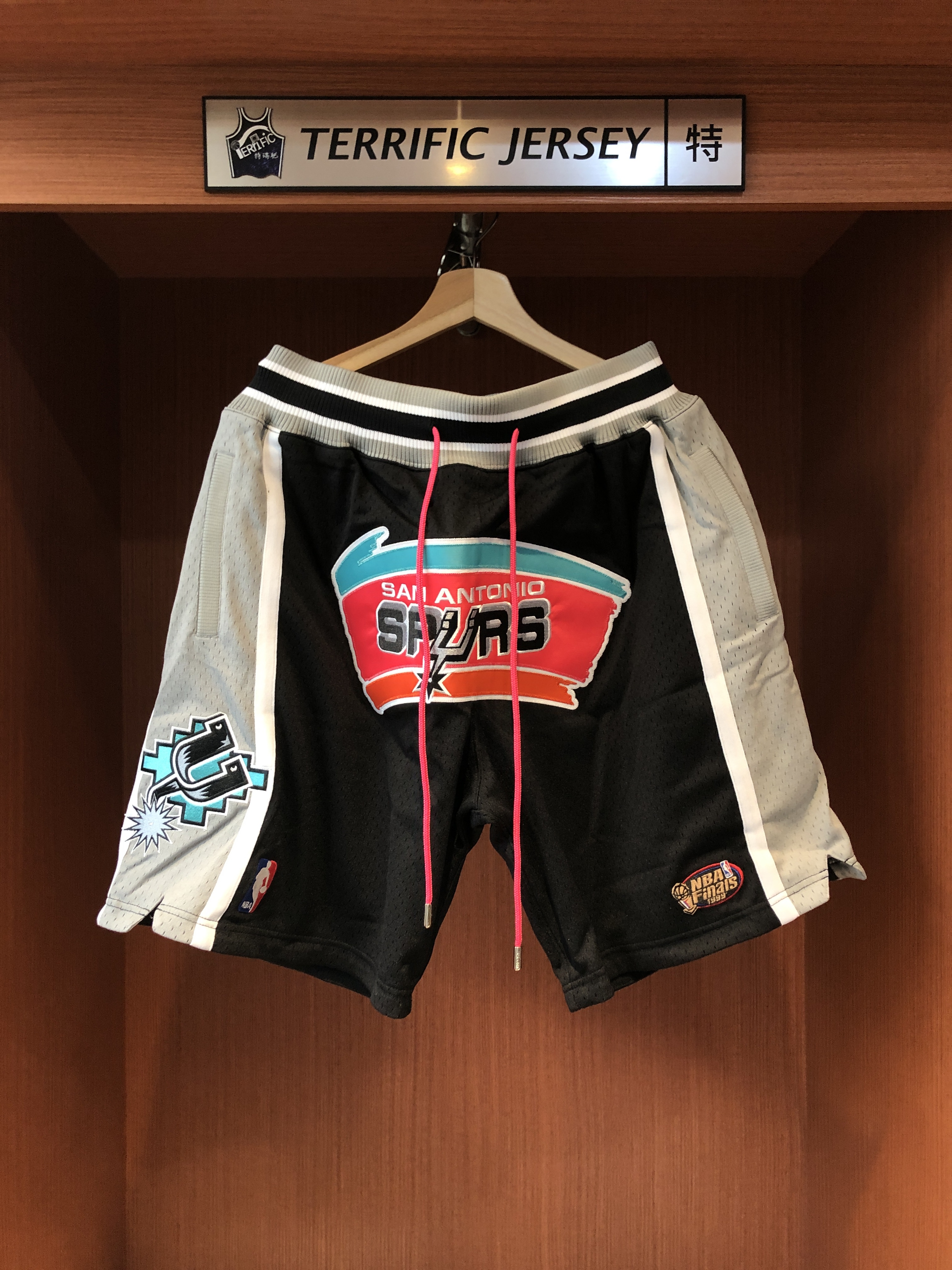 NBA球褲 聖安東尼奧馬刺 復古黑 Just Don X M&N Authentic Shorts 聯名款 電繡 有口袋 全新