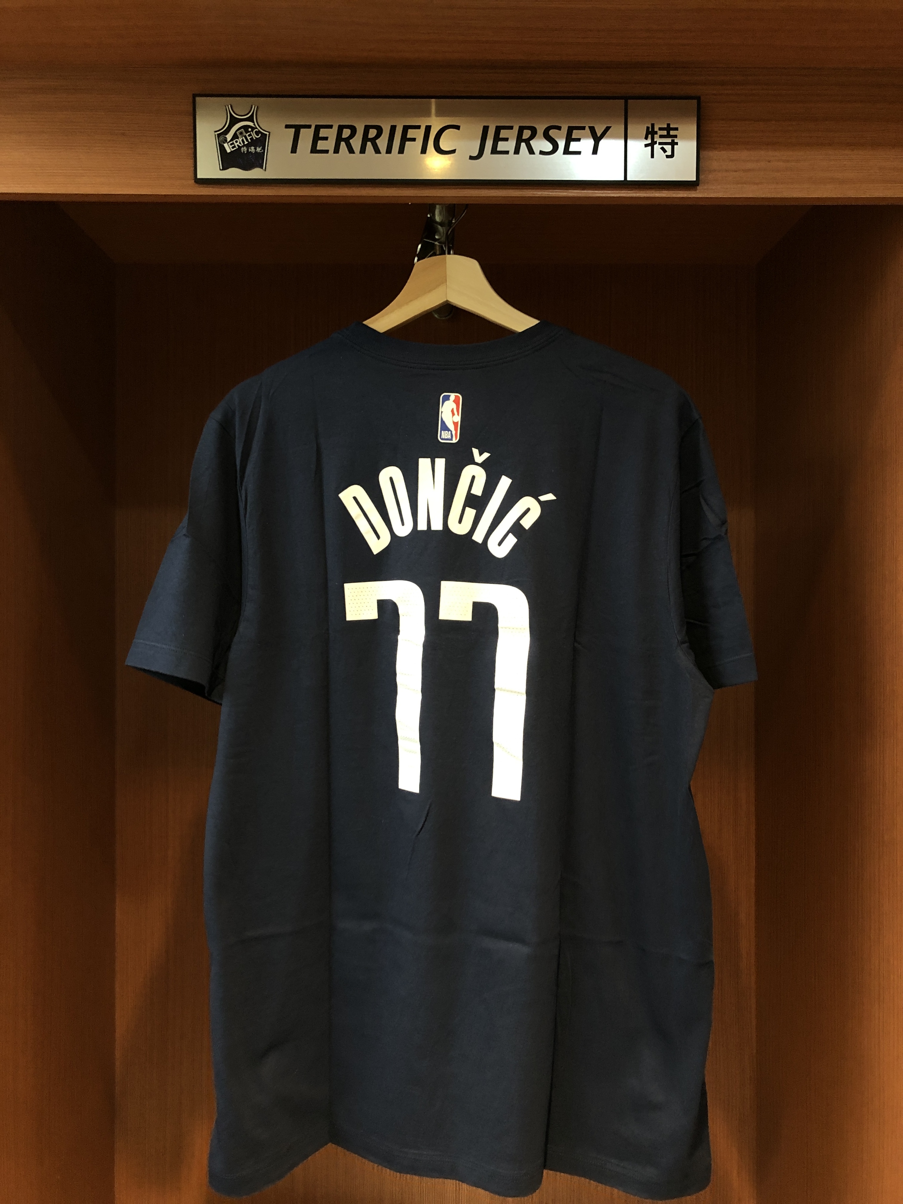 NBA短袖 Luka Doncic 達拉斯小牛深藍 Statement Jordan Player Name Tee 棉質短袖 全新
