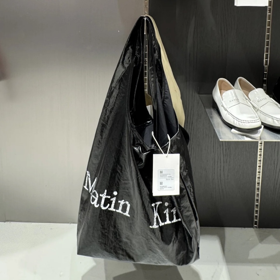 PRE ORDER) MATIN KIM MATIN CRACKED LOGO GLOSSY ECOBAG