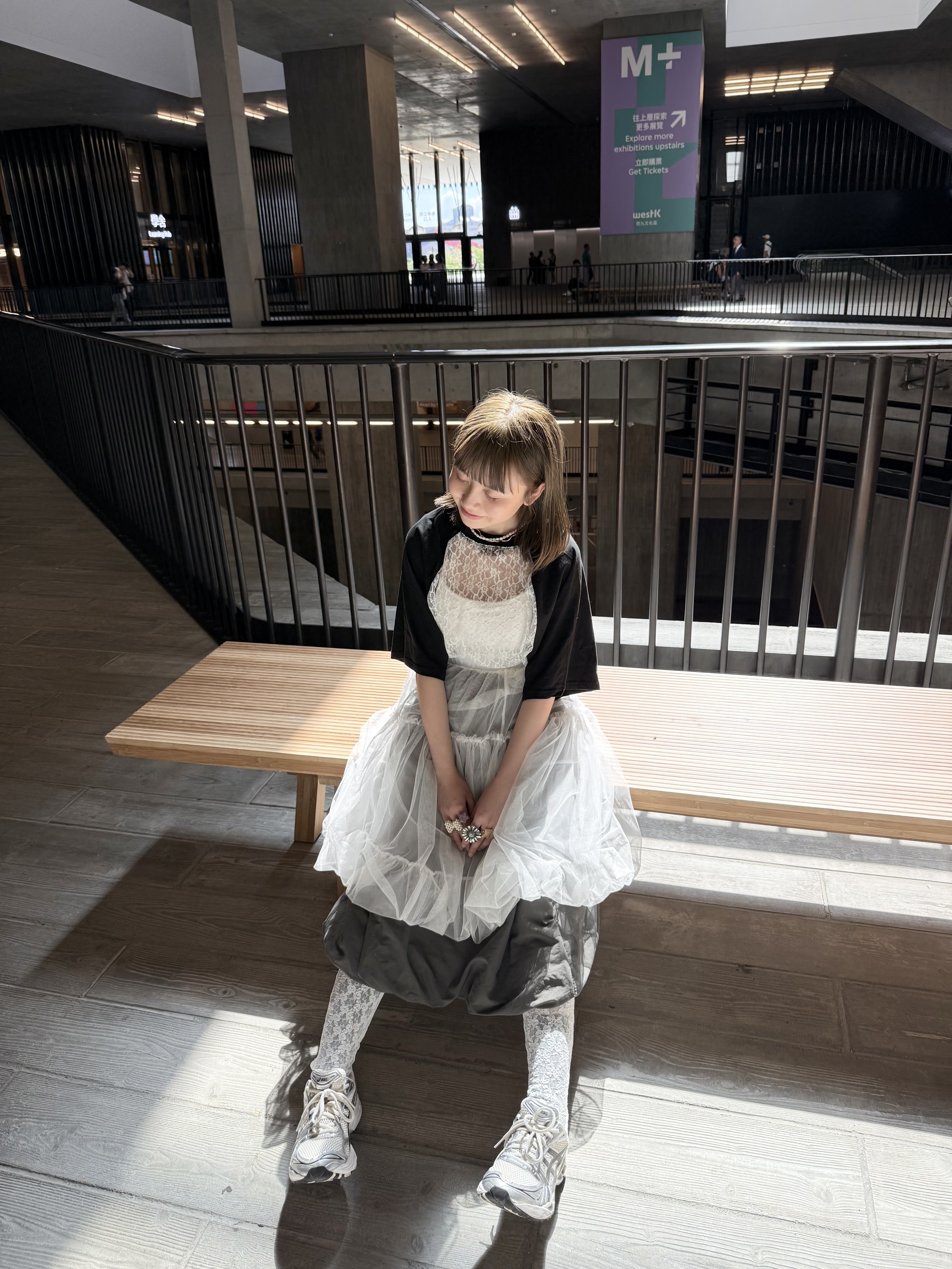 [白色/黑色訂造]牛角袖lace Tee