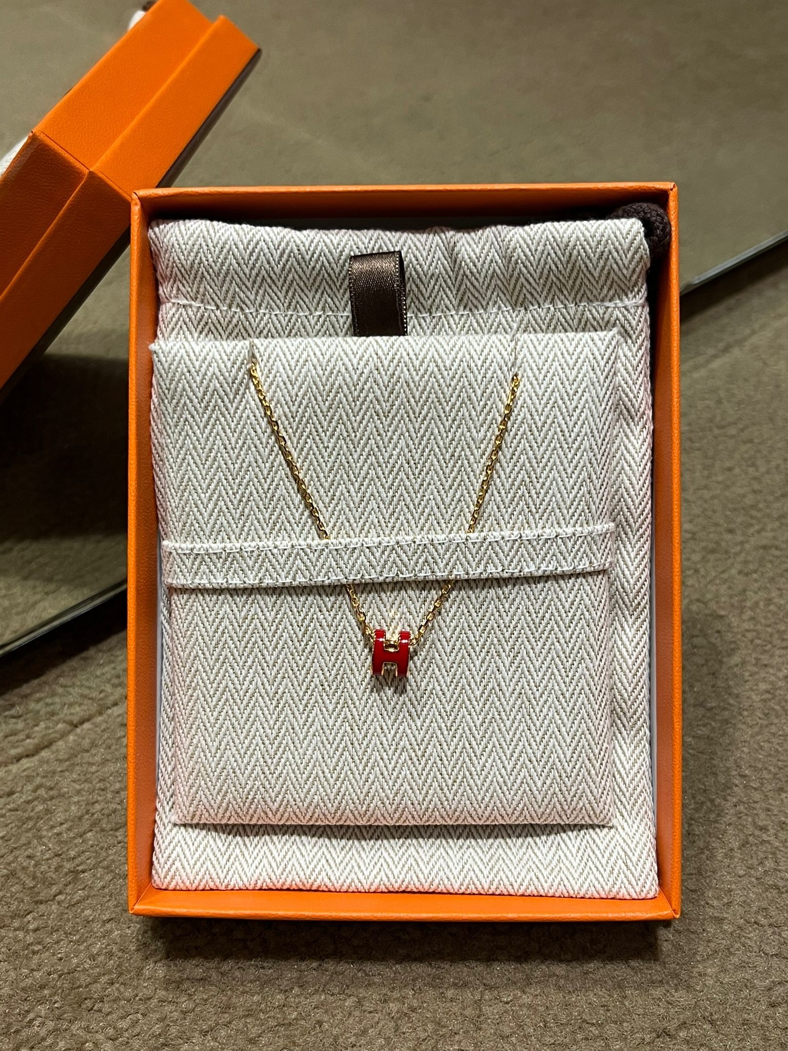 Mini pop H necklace rouge CC