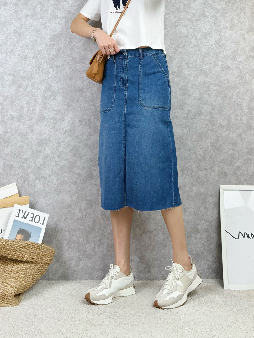 「膝下的剛剛好」｜拉長比例的丹寧直筒裙