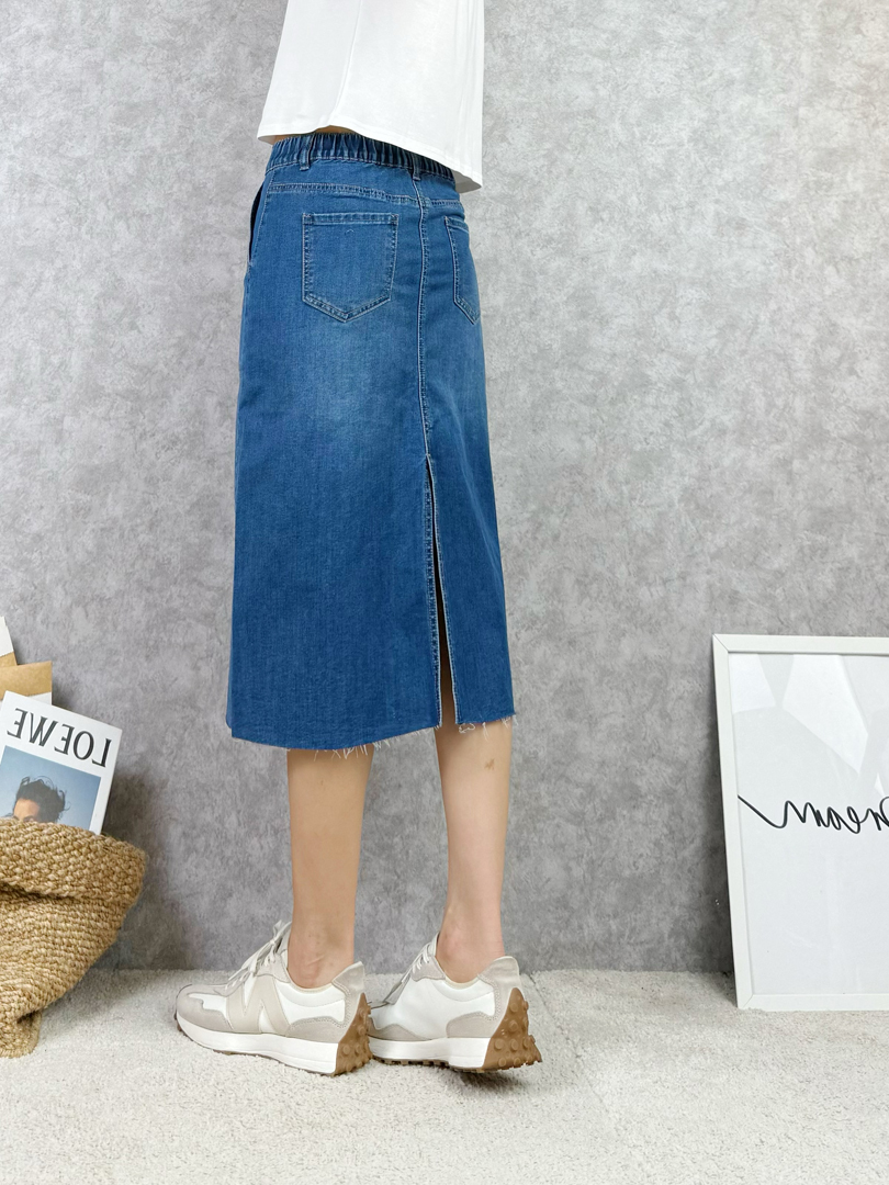 「膝下的剛剛好」｜拉長比例的丹寧直筒裙