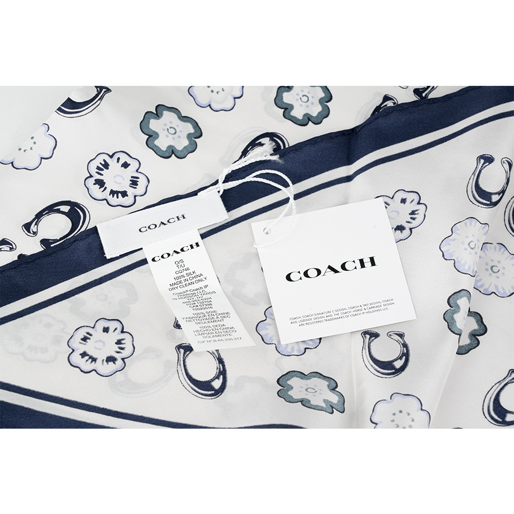 【COACH】C Logo 及茶玫瑰圖案菱形絲巾/髮飾(白色/深藍色) CQ746 DEB