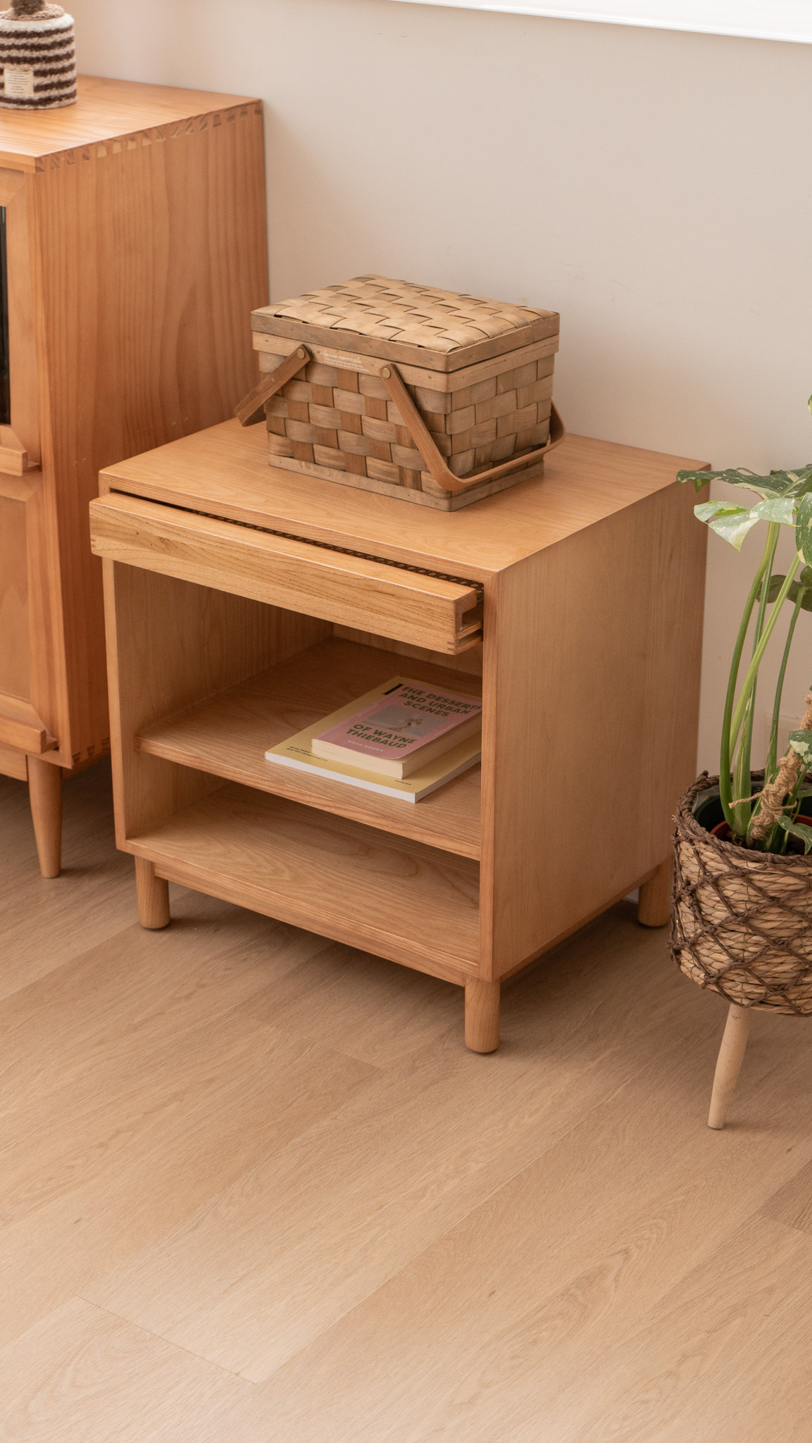 藤編掀蓋式雜誌架