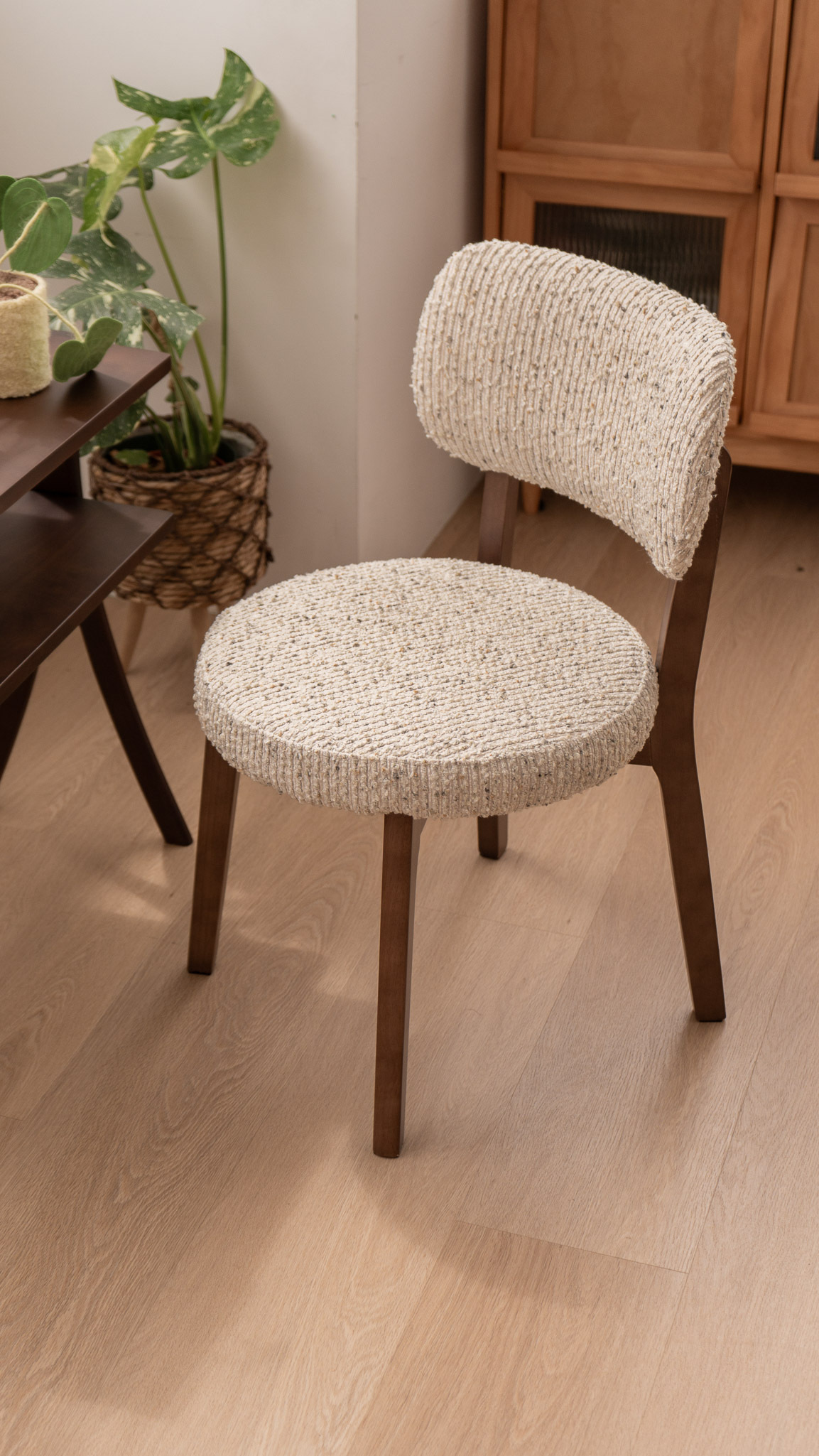 北歐珍珠布餐椅(需組裝）