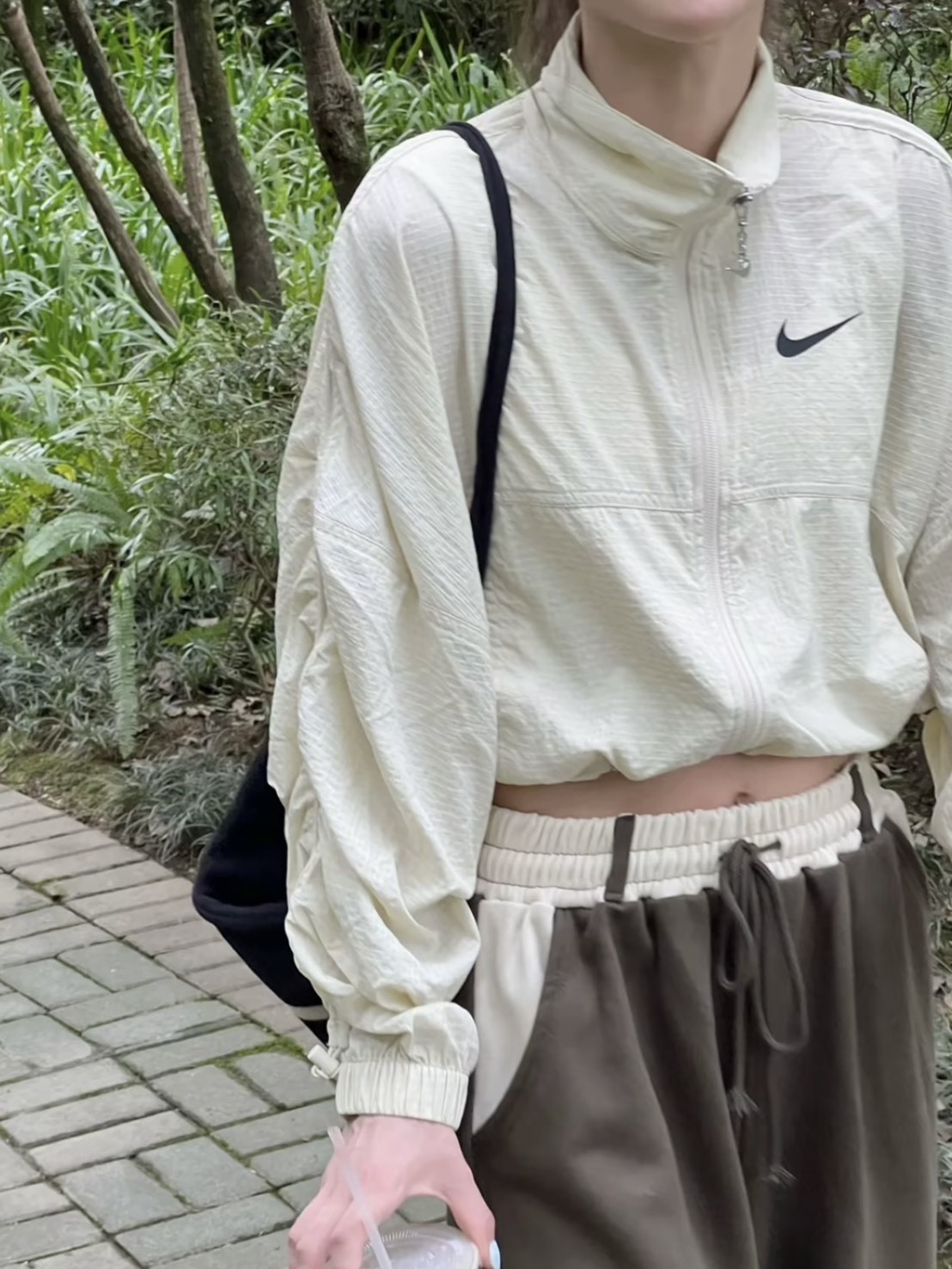 <限量現貨> NIKE 短版 抽繩 風衣外套 奶油白