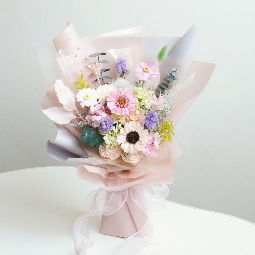 永生花花束畢業花束推薦,粉色向日葵花束,台北畢業花束推薦