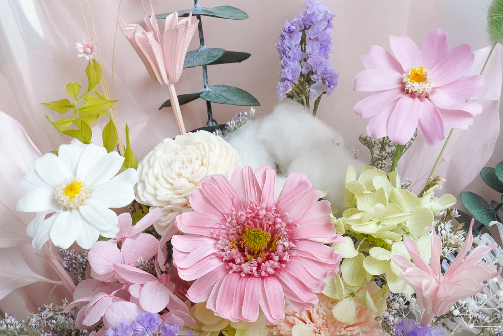 永生花花束畢業花束推薦,粉色向日葵花束,台北畢業花束推薦,特寫永生花束