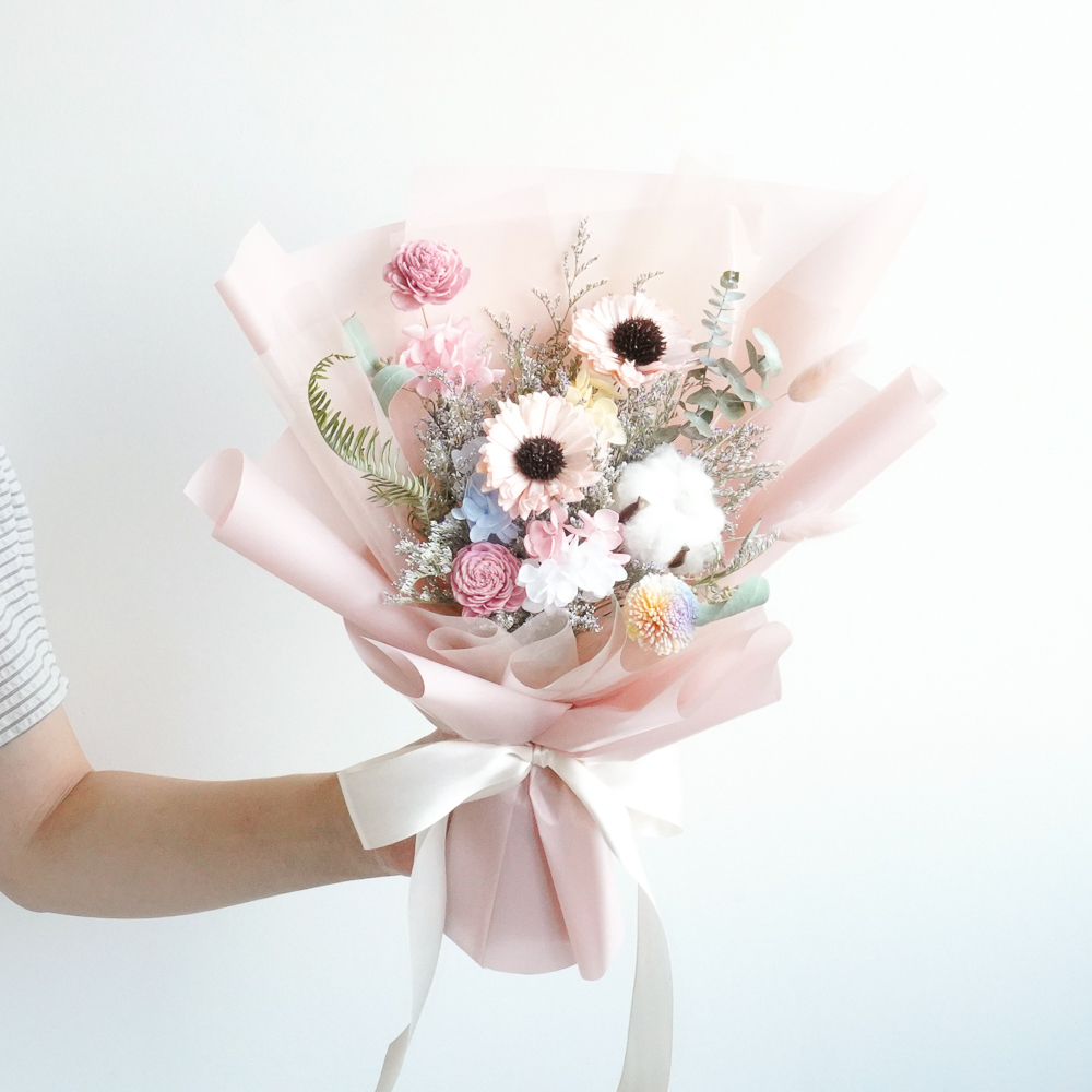 乾燥花花束畢業花束推薦,粉色乾燥花花束推薦,台北粉色畢業花束,手拿畢業花束
