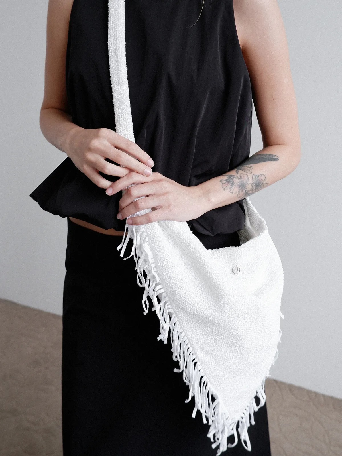 Voor Tri-angle Fringe Shoulder Bag