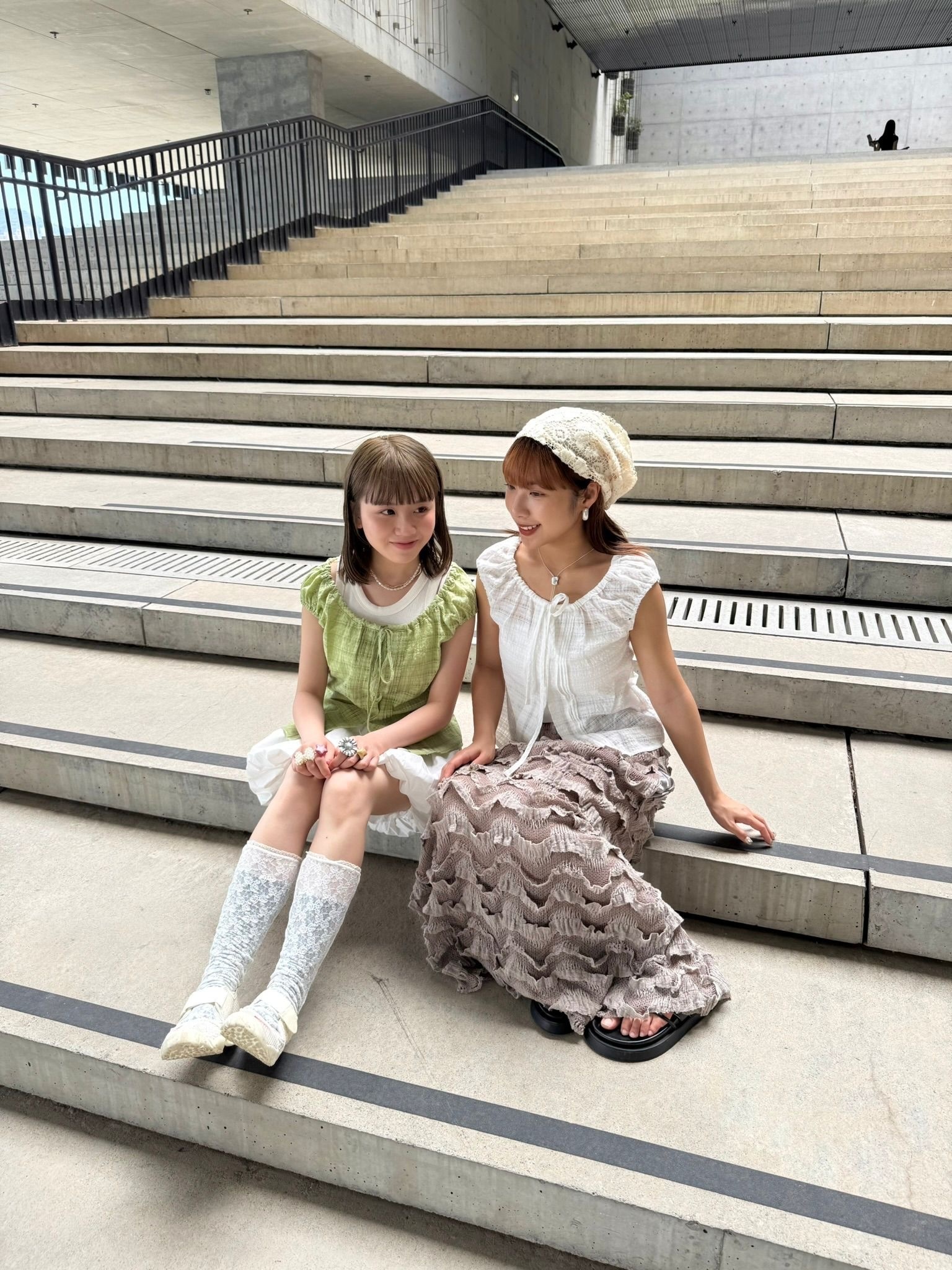 暗格紋韓系鎖骨blouse