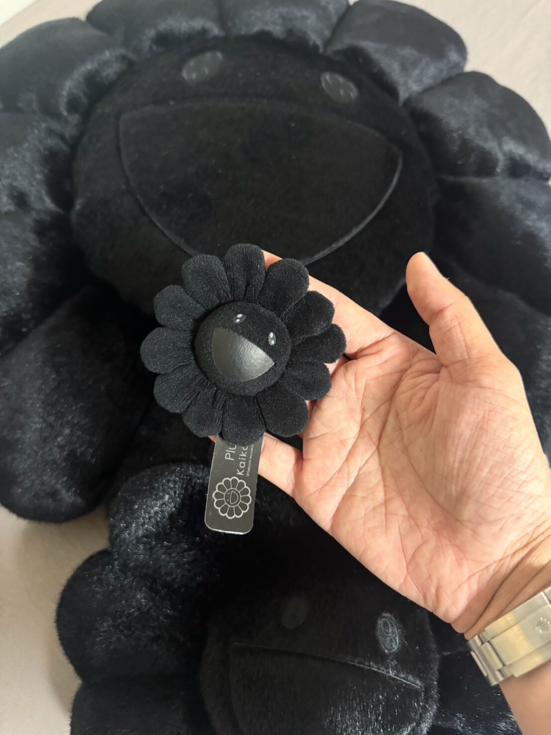 村上隆 限定新色 暗黑小花 黑魂吊飾 別針