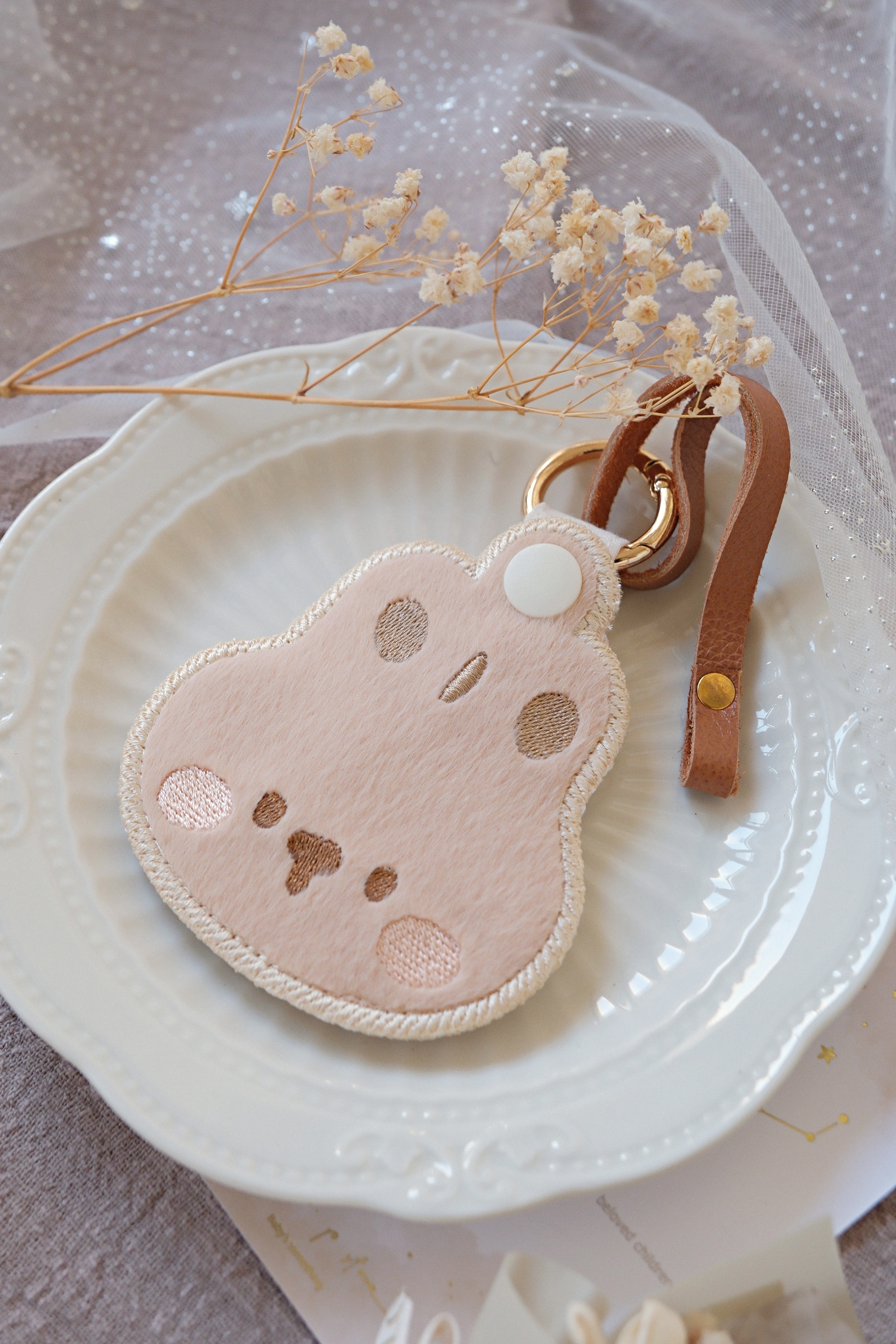 Hi Y.P store-刺繡萬用皮飾-獨家設計-軟糖兔